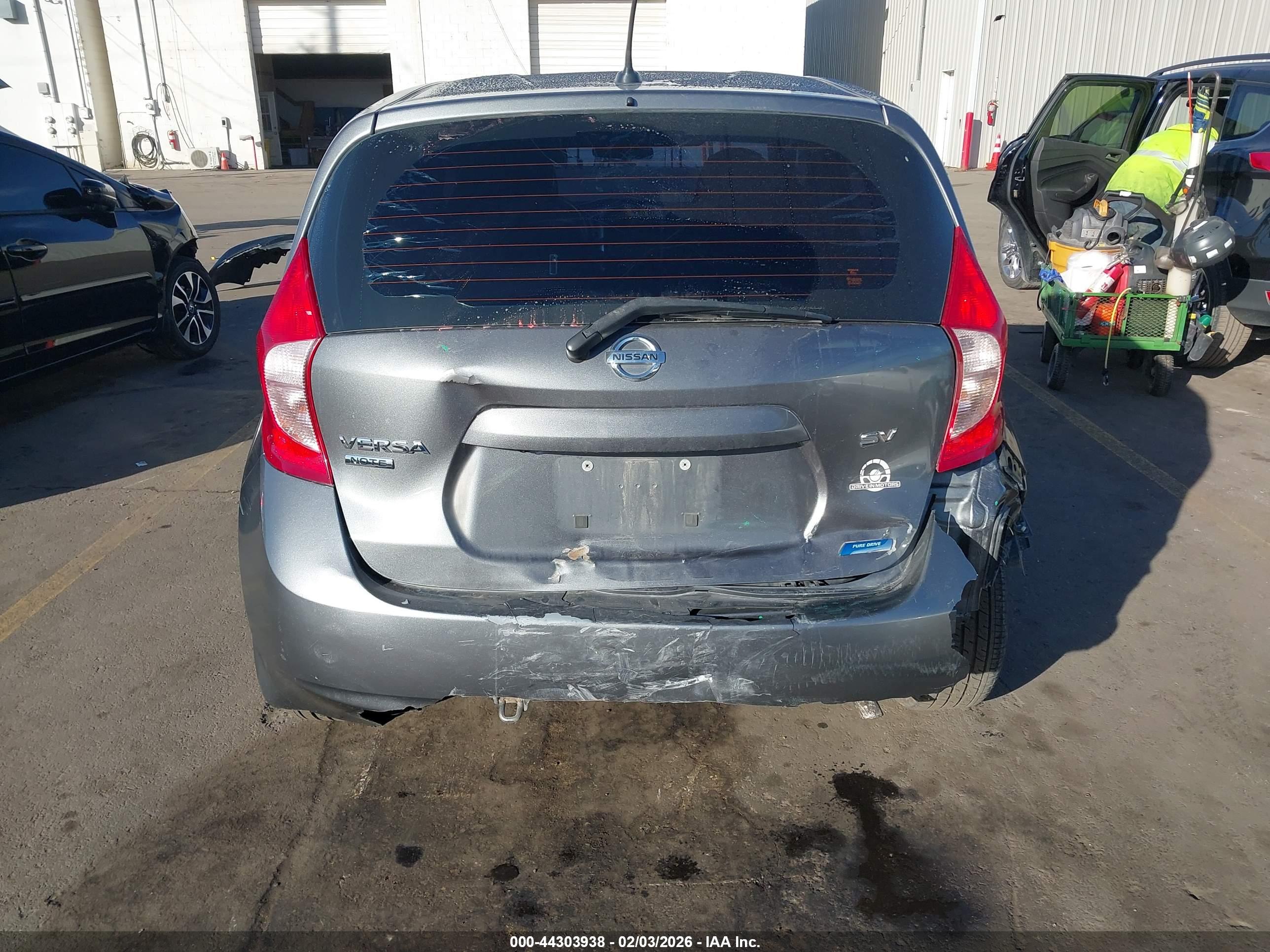 NISSAN VERSA image 6
