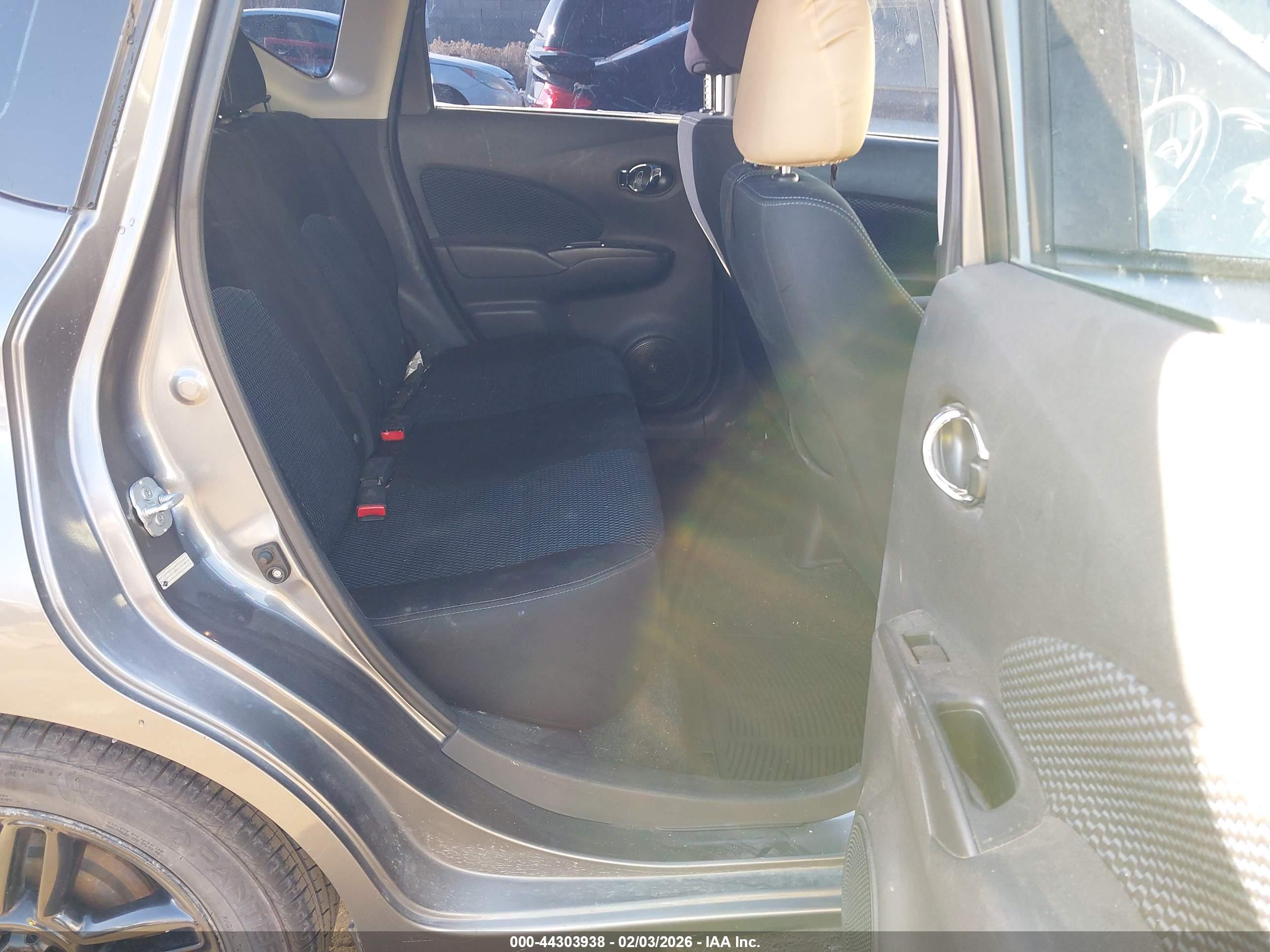 NISSAN VERSA image 8