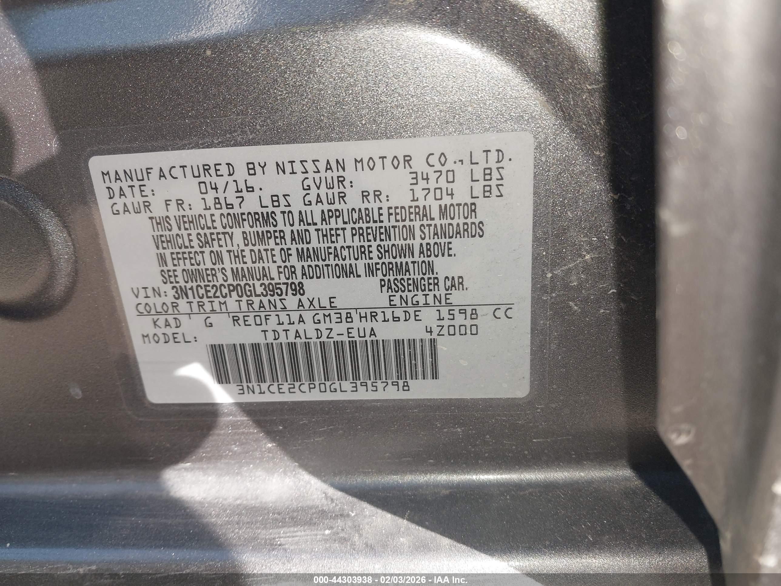 NISSAN VERSA image 9