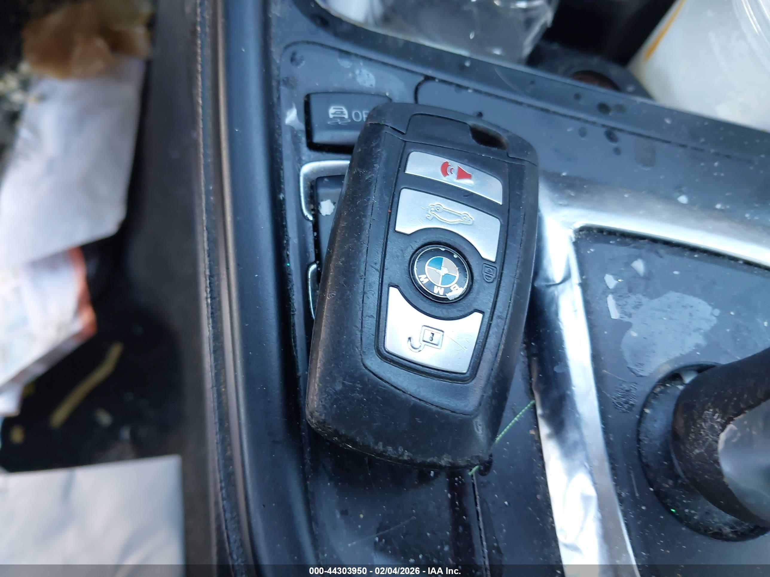BMW 320I image 11