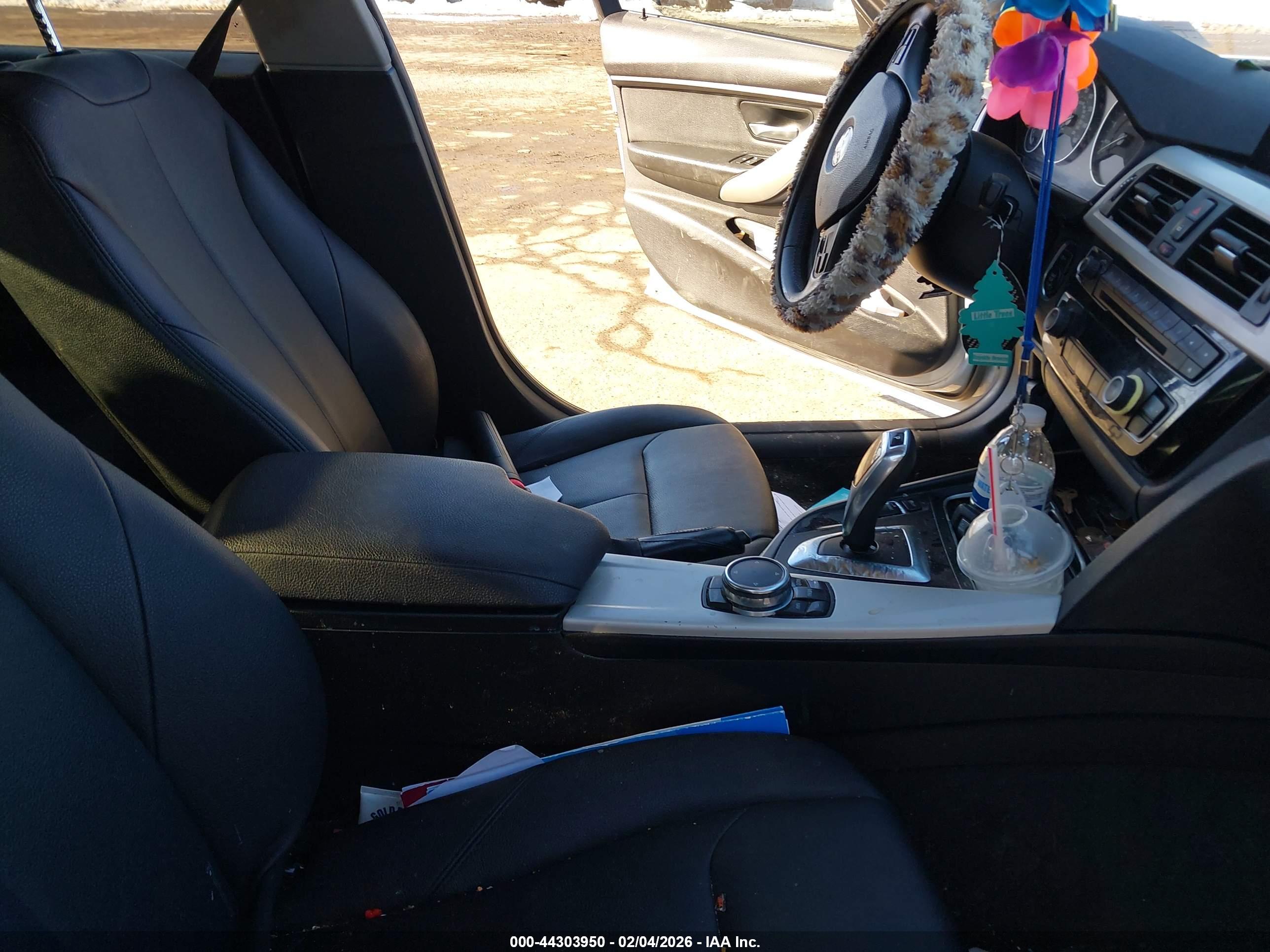 BMW 320I image 5