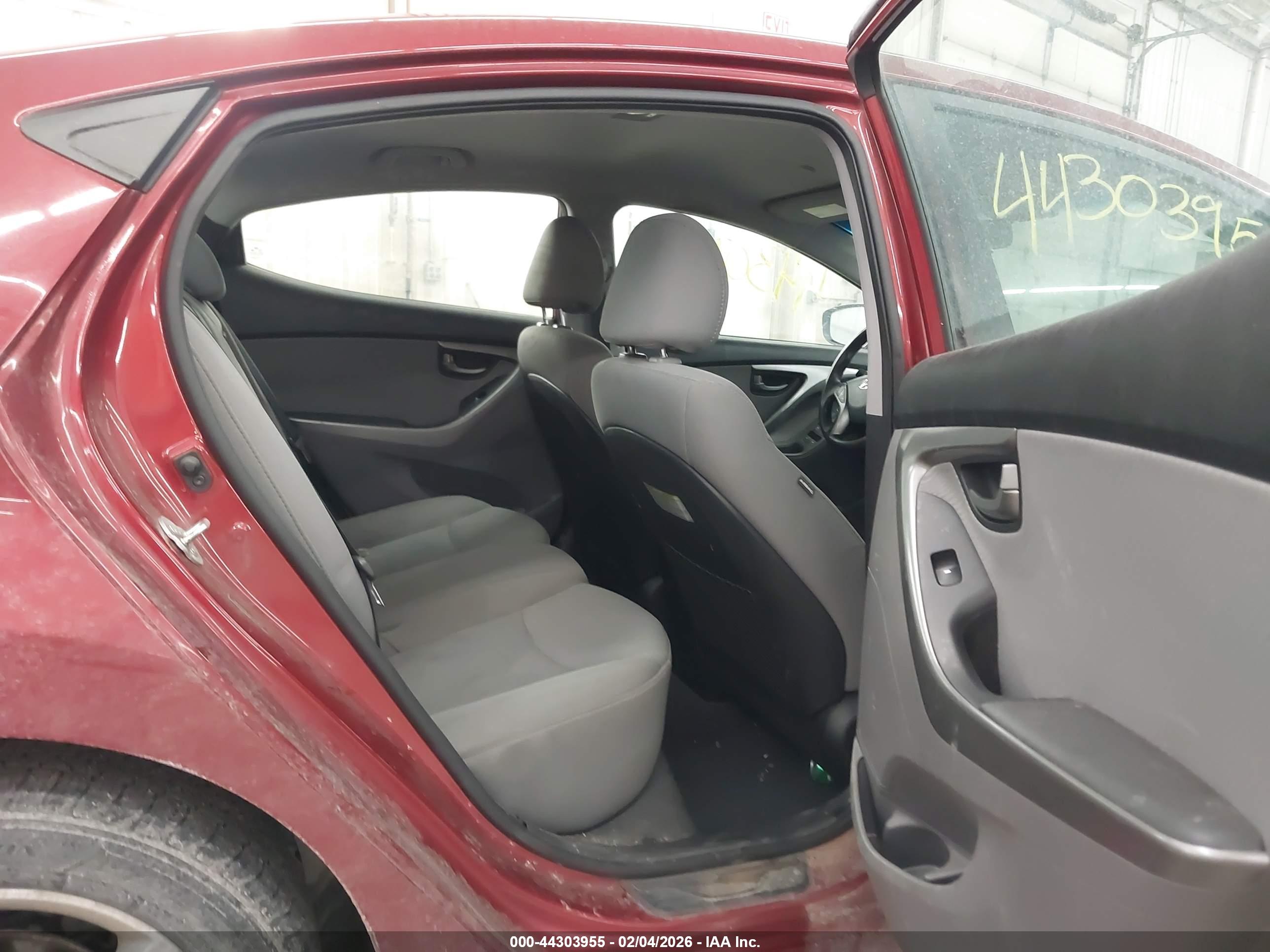 HYUNDAI ELANTRA image 8