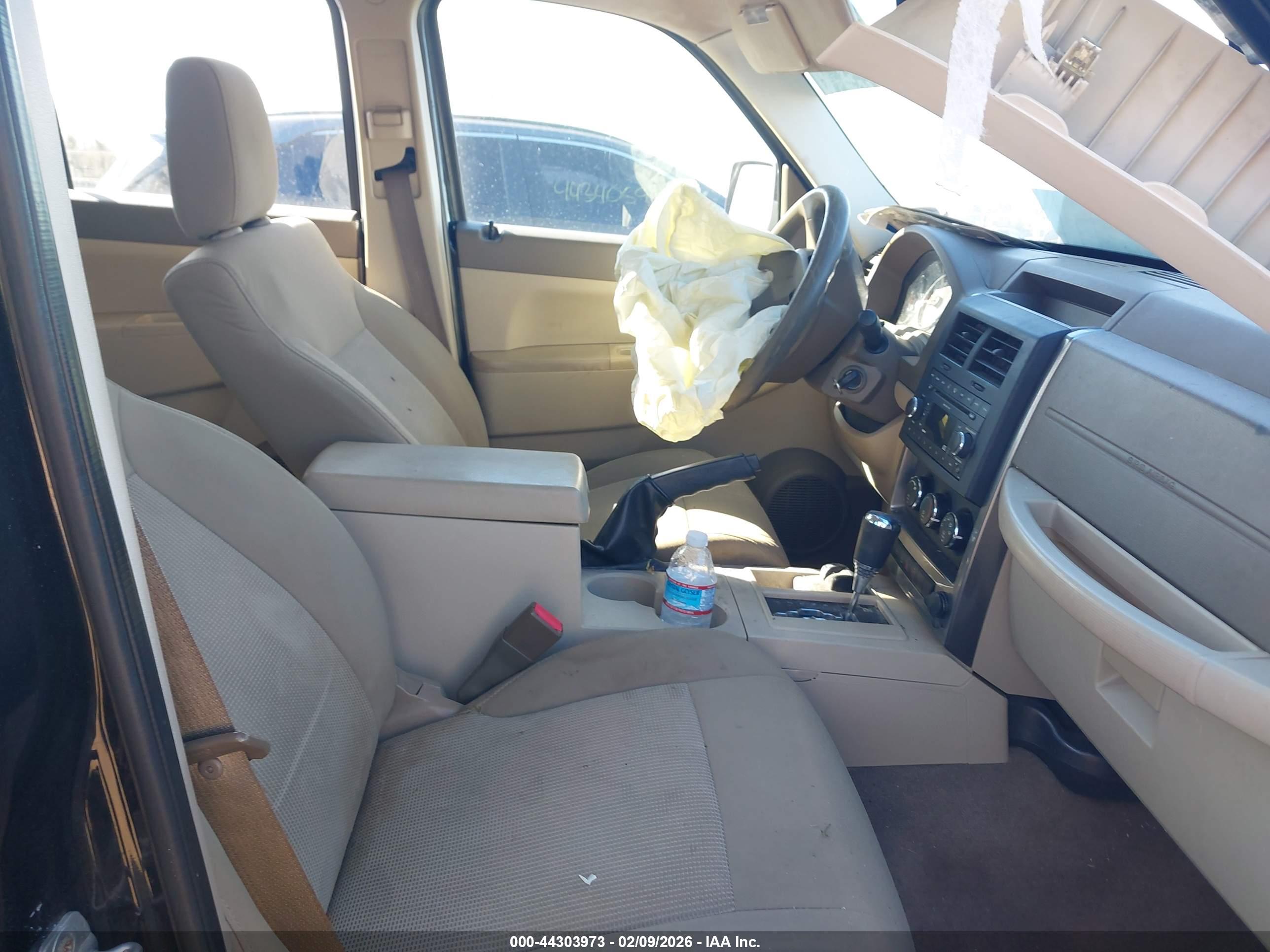 JEEP LIBERTY image 5