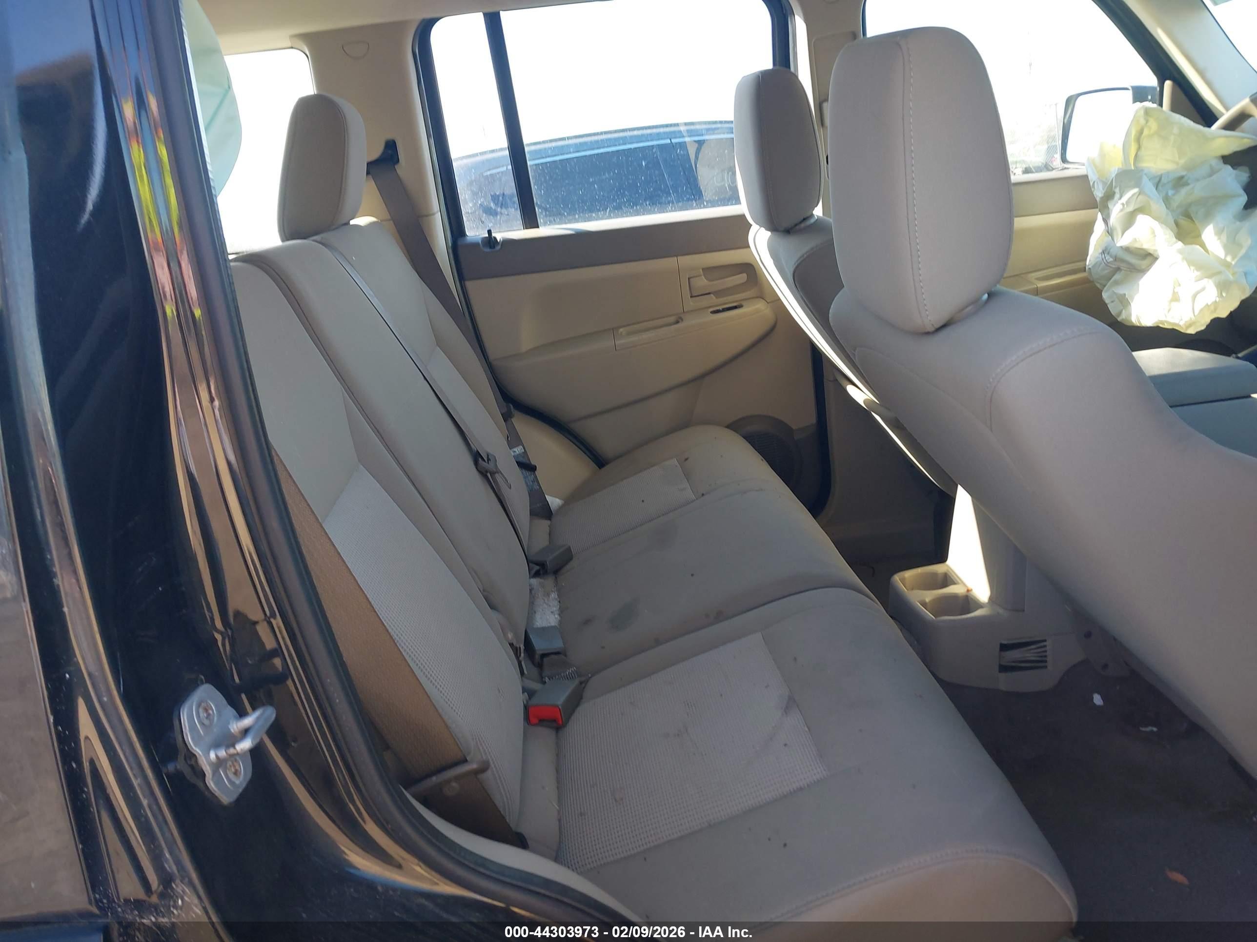 JEEP LIBERTY image 8