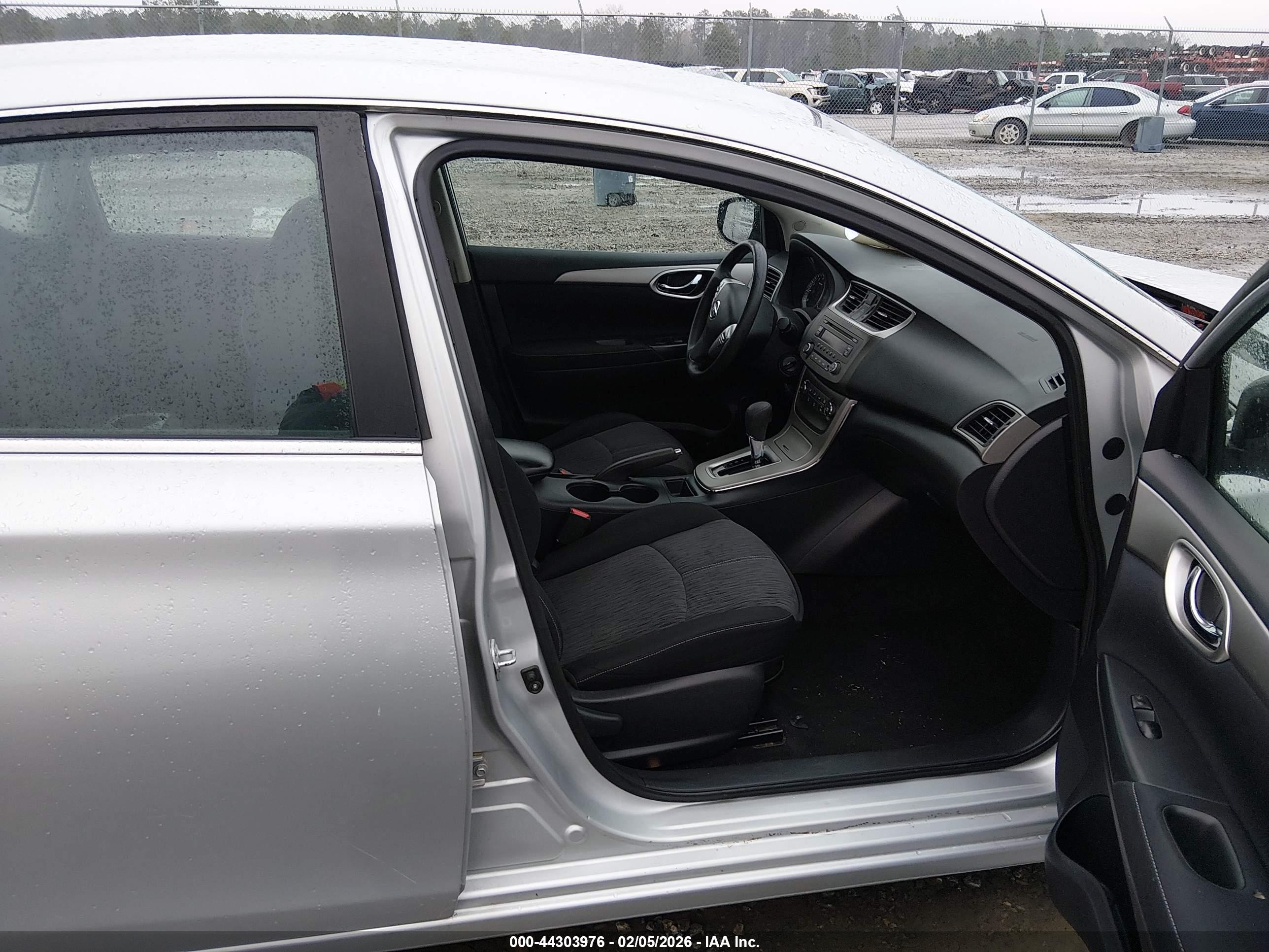 NISSAN SENTRA image 5