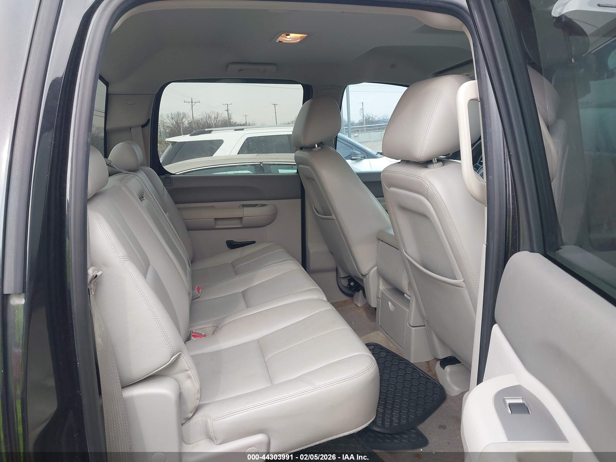 GMC SIERRA image 8