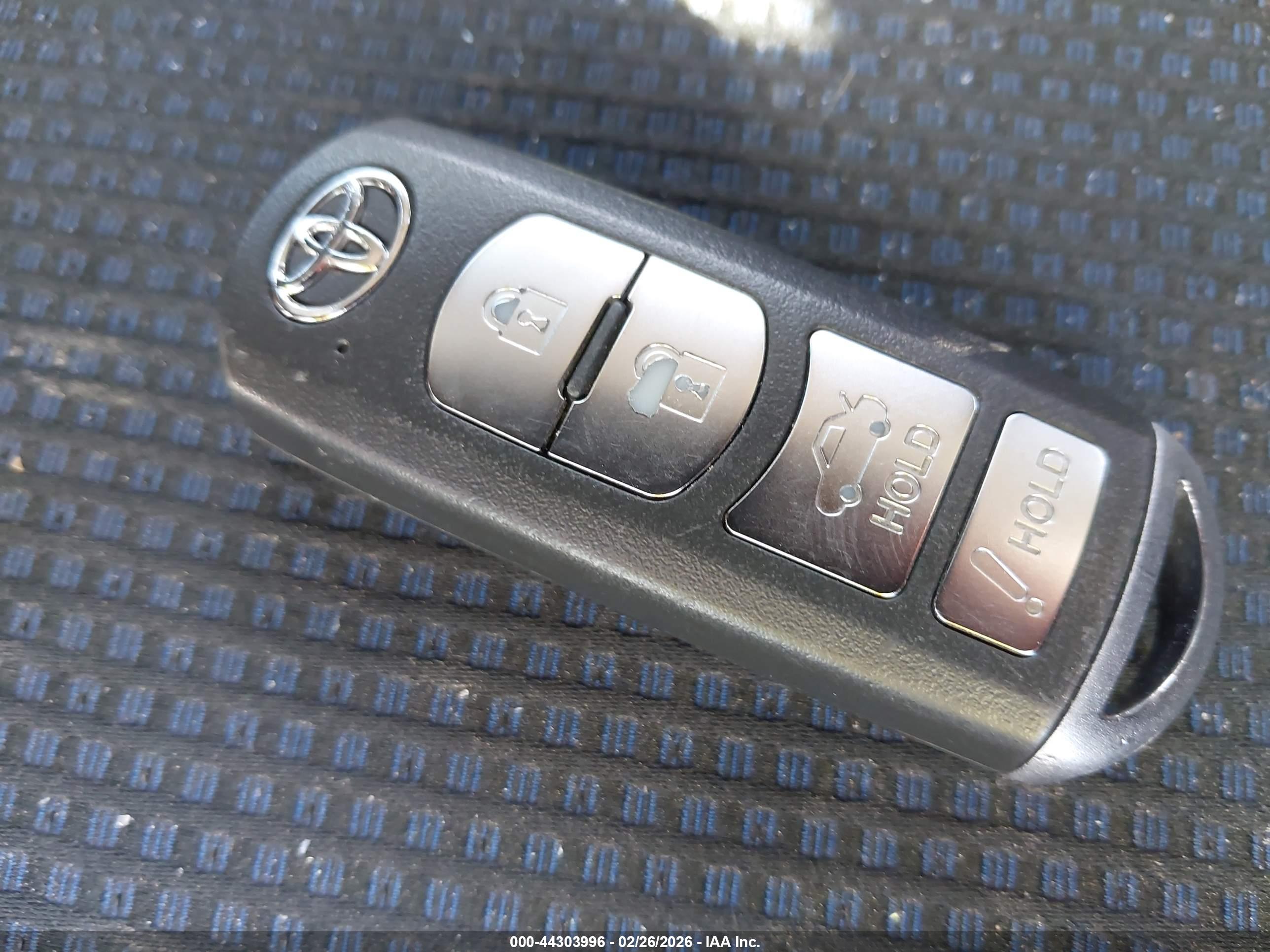 TOYOTA YARIS image 11