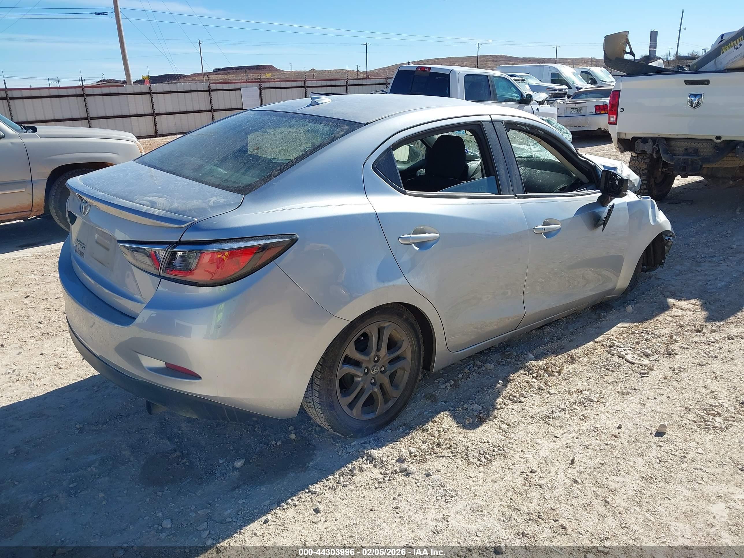 TOYOTA YARIS image 4