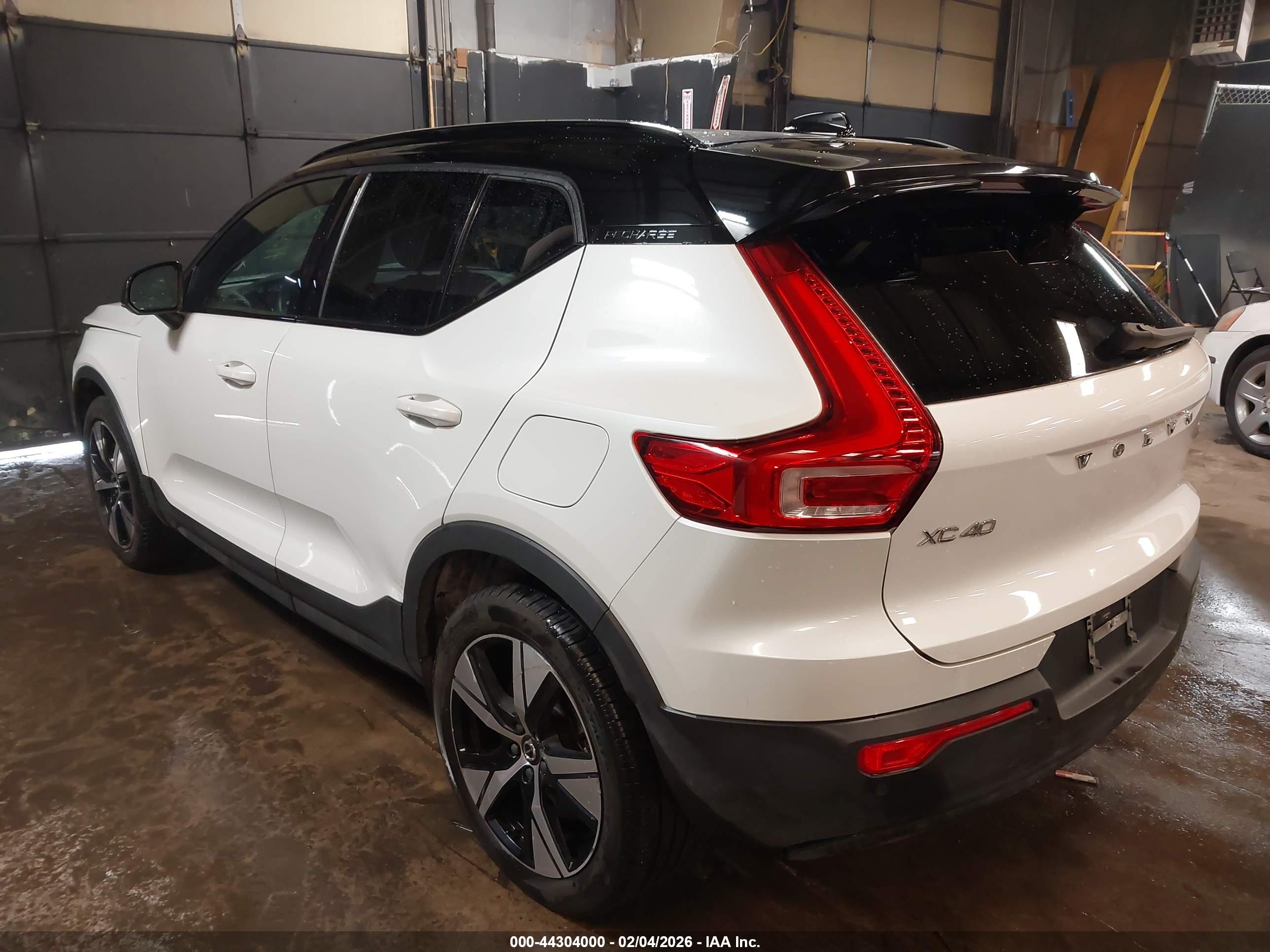 VOLVO XC40 image 3
