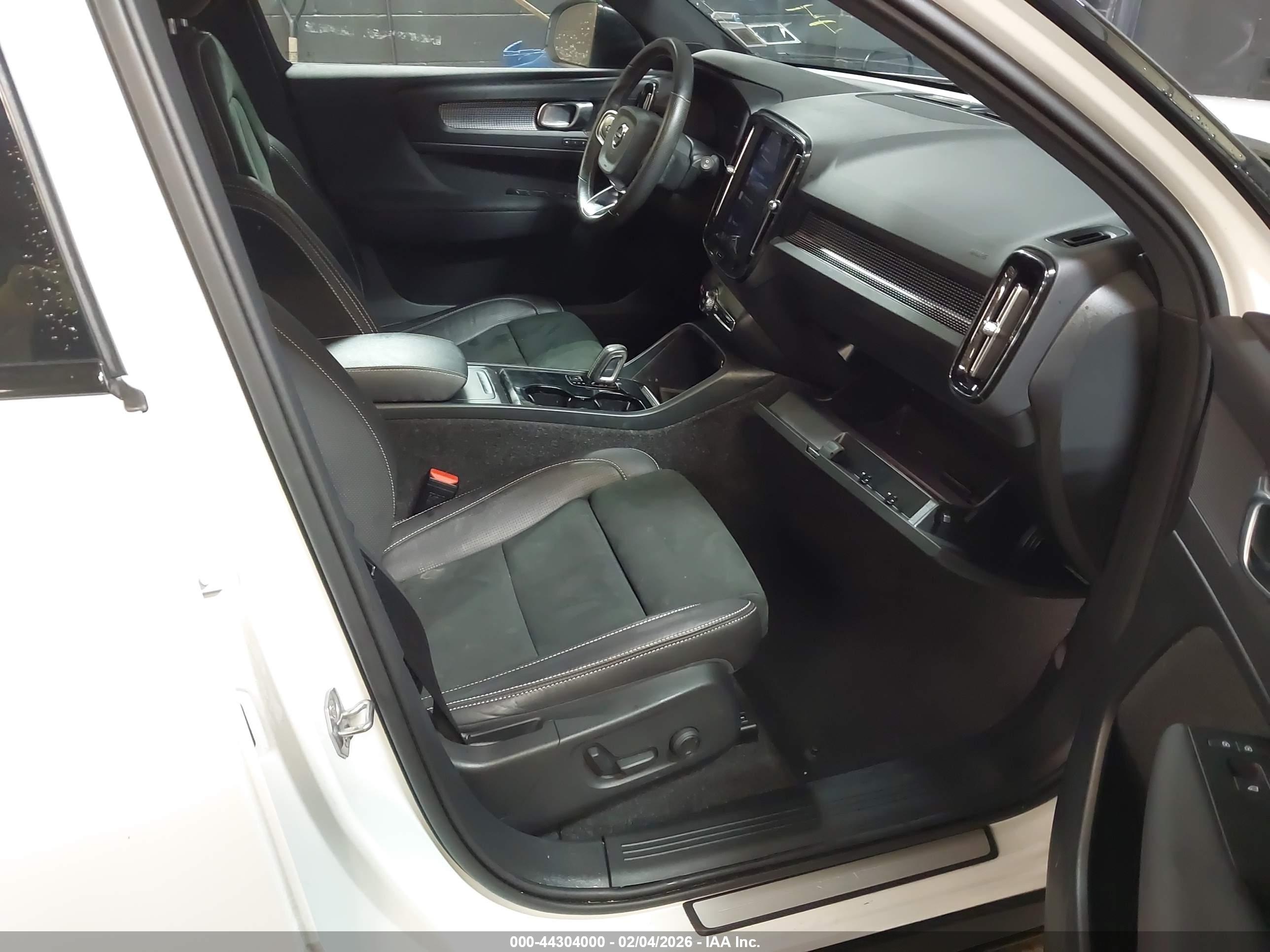 VOLVO XC40 image 5