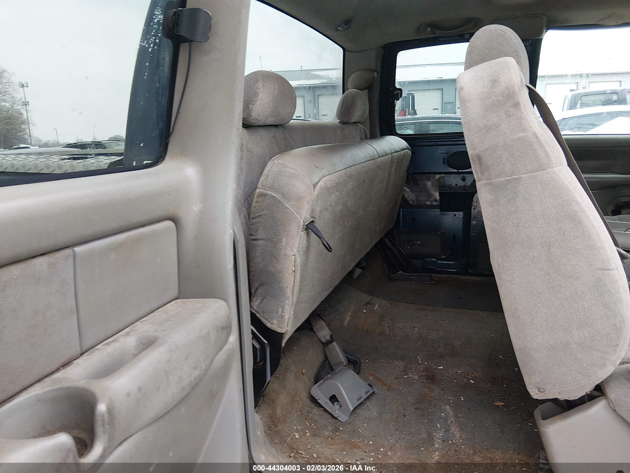 CHEVROLET SILVERADO image 8