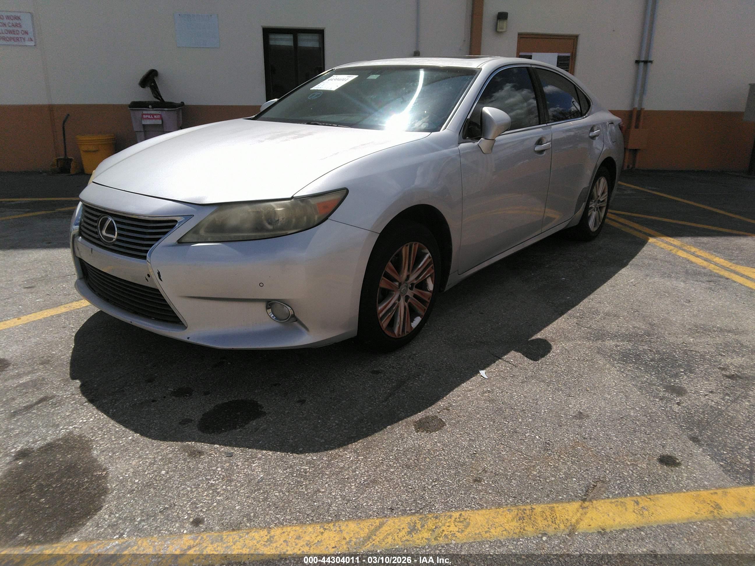LEXUS ES image 2