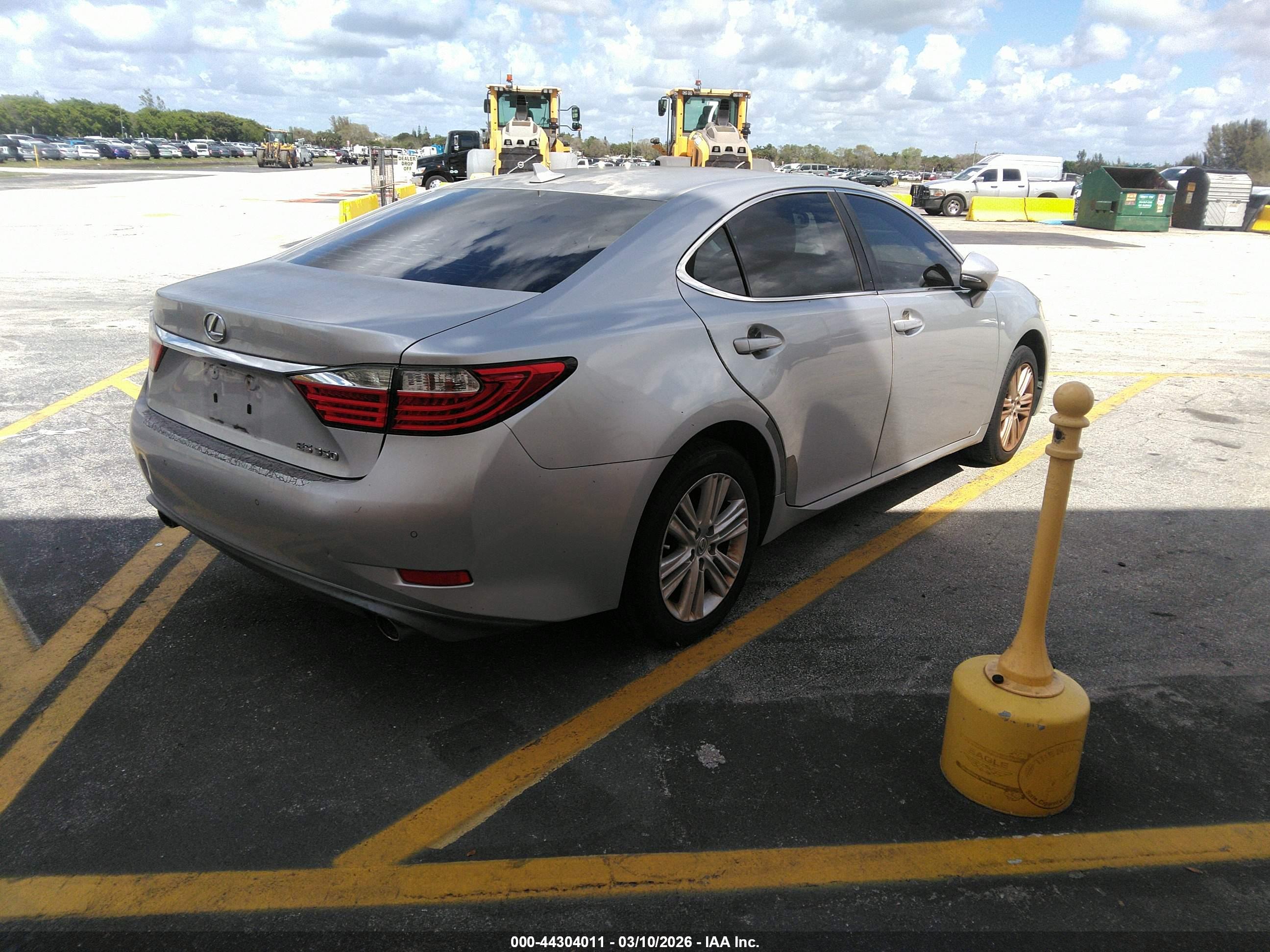 LEXUS ES image 4