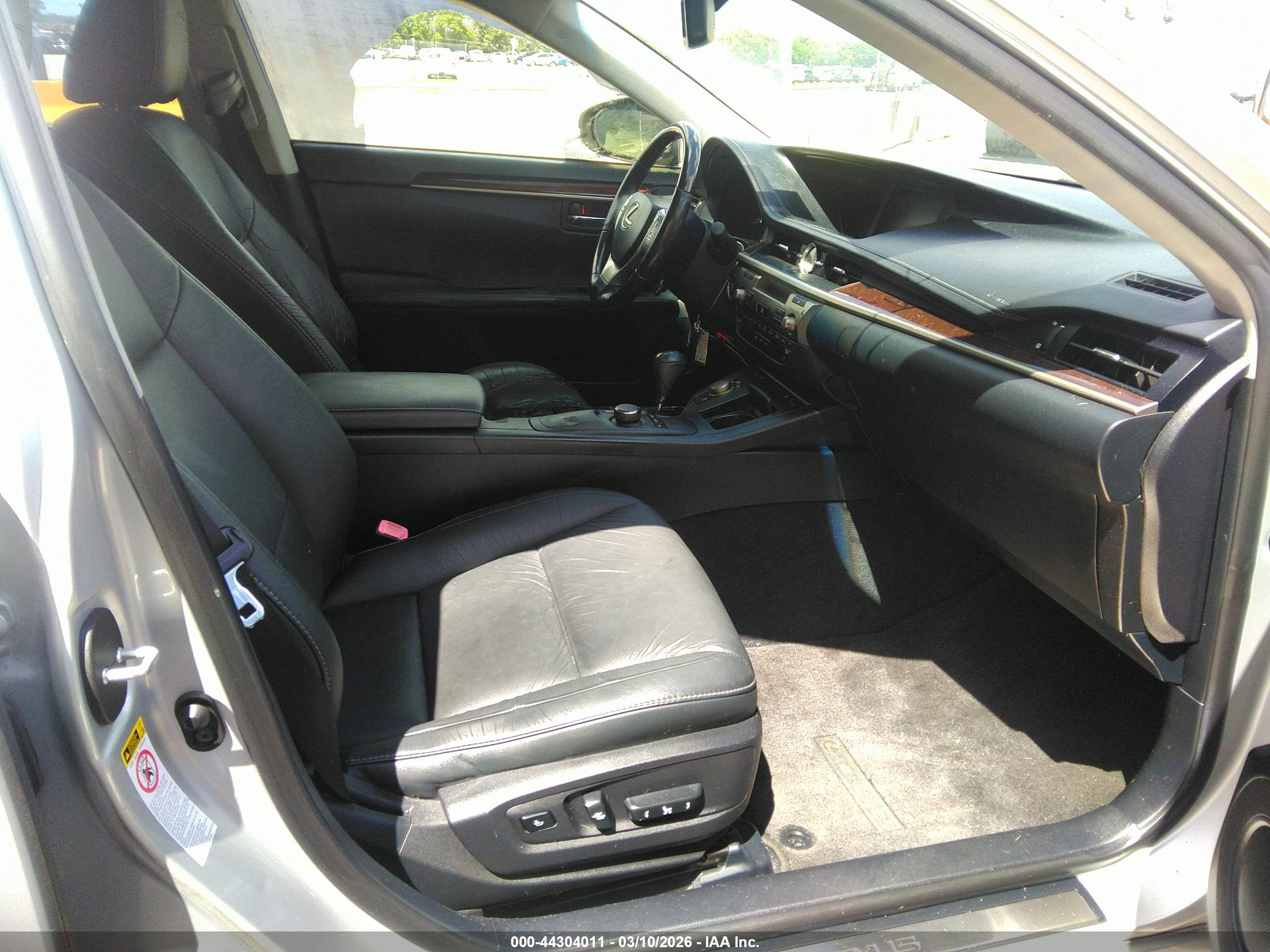 LEXUS ES image 5