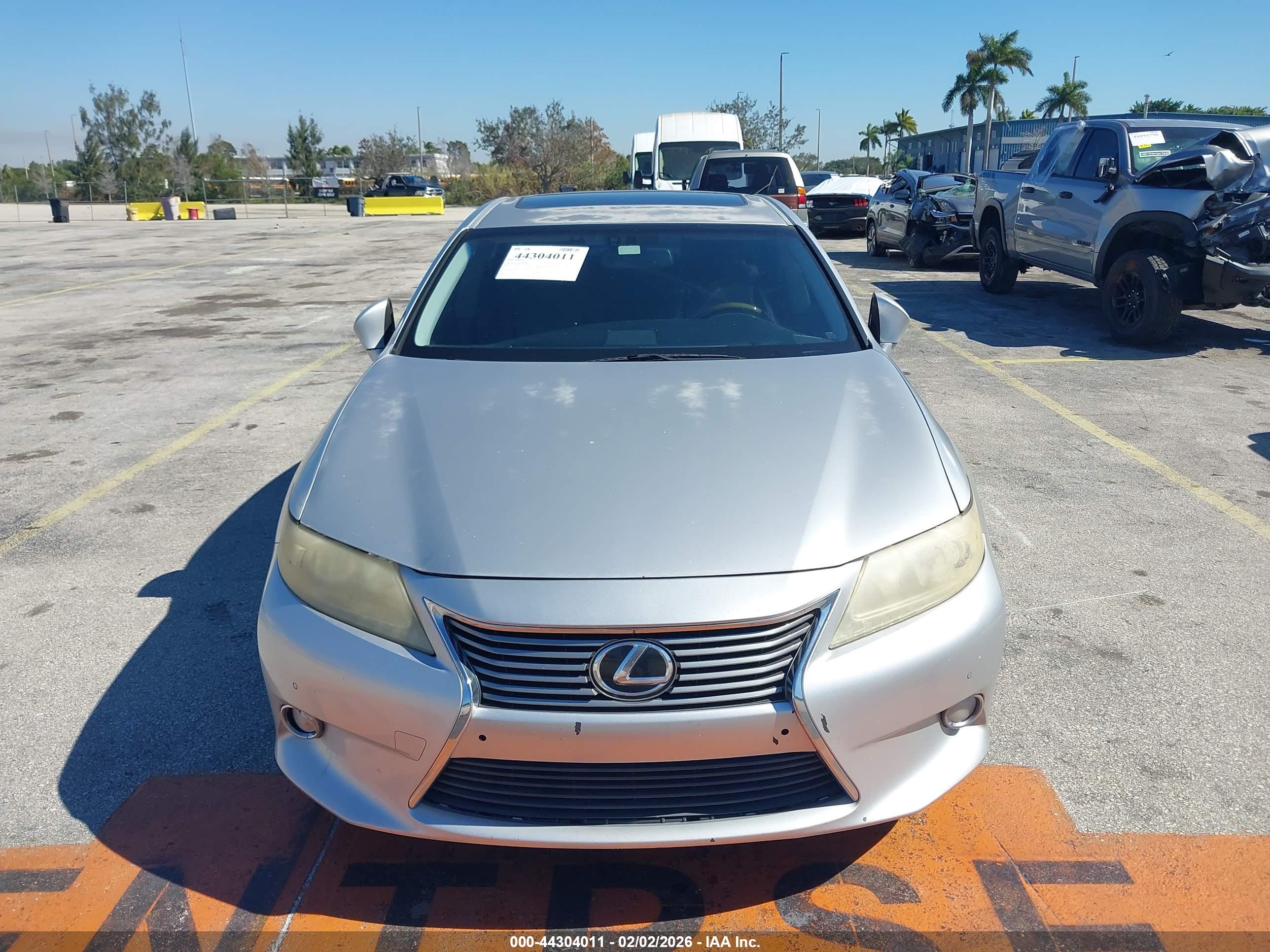 LEXUS ES image 6