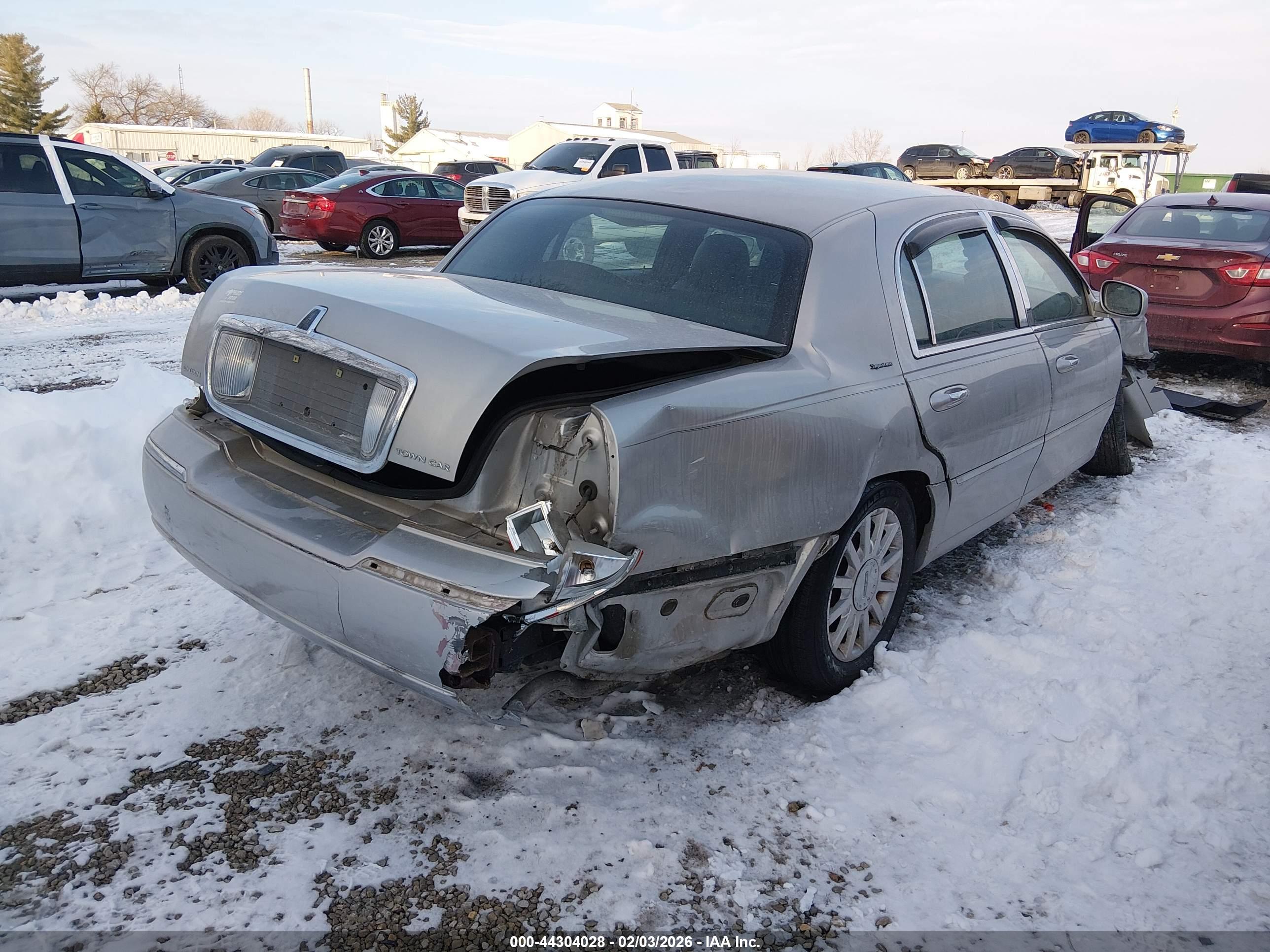 LINCOLN TOWN image 4