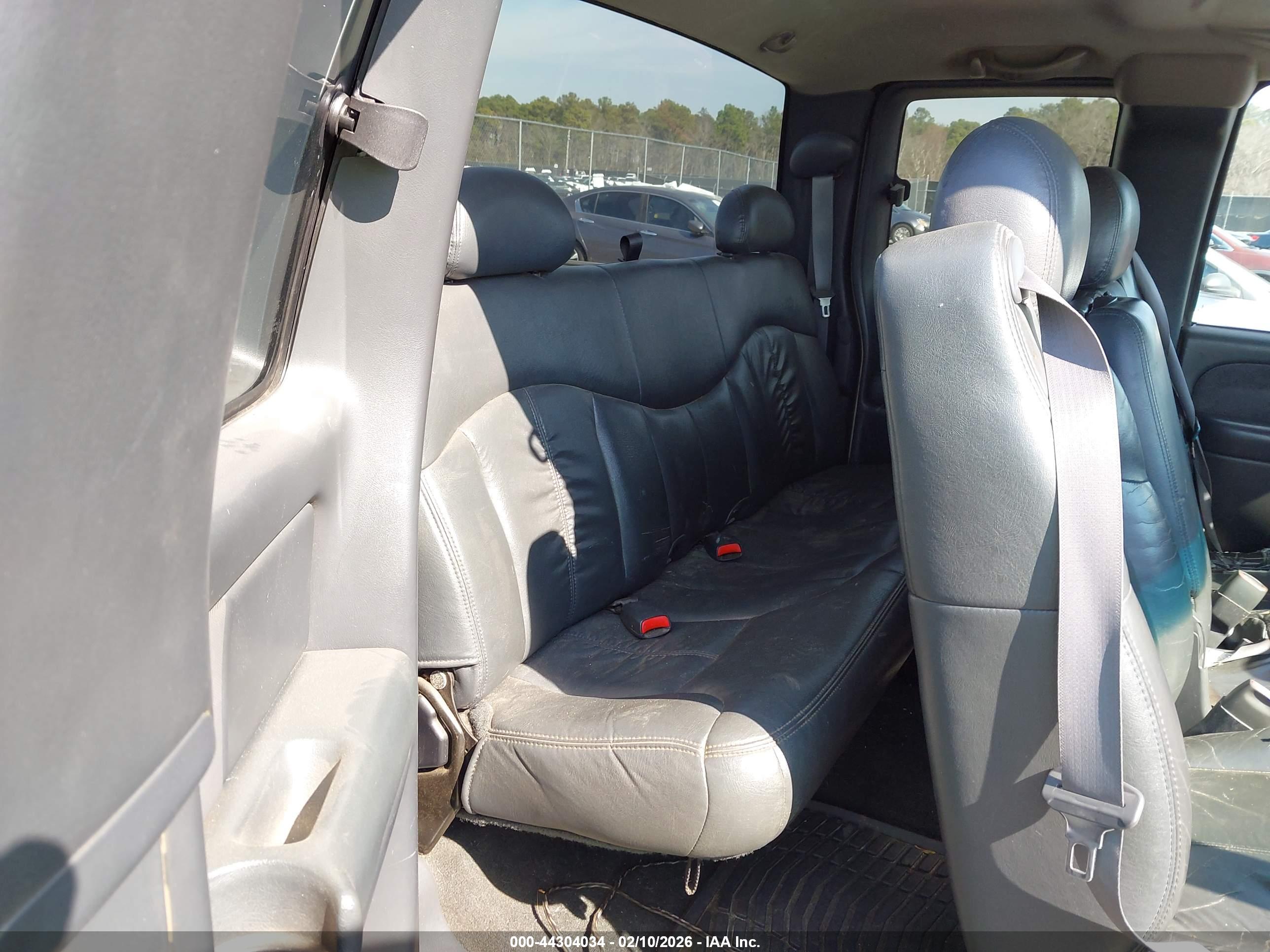 CHEVROLET SILVERADO image 8