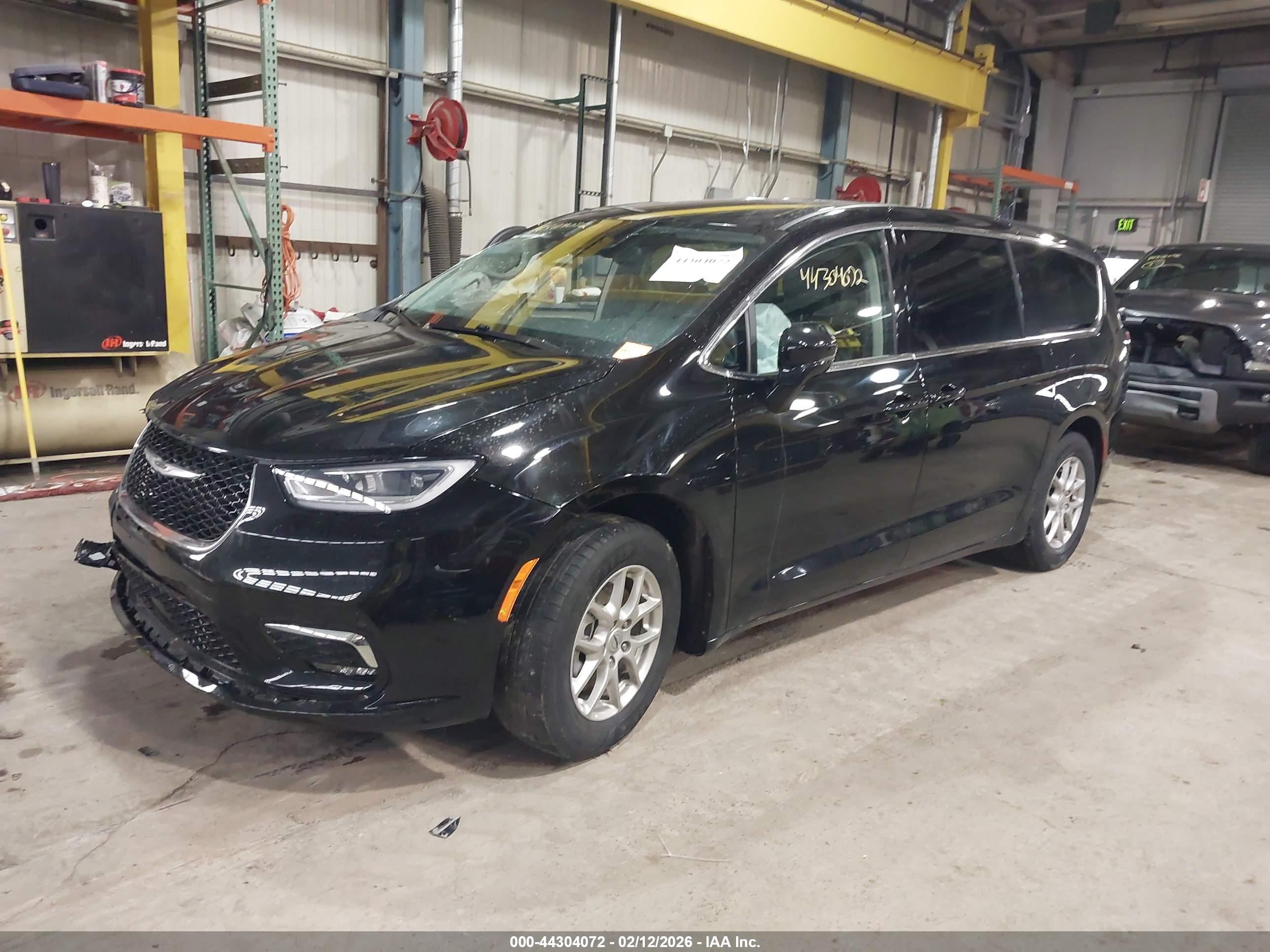 CHRYSLER PACIFICA image 2