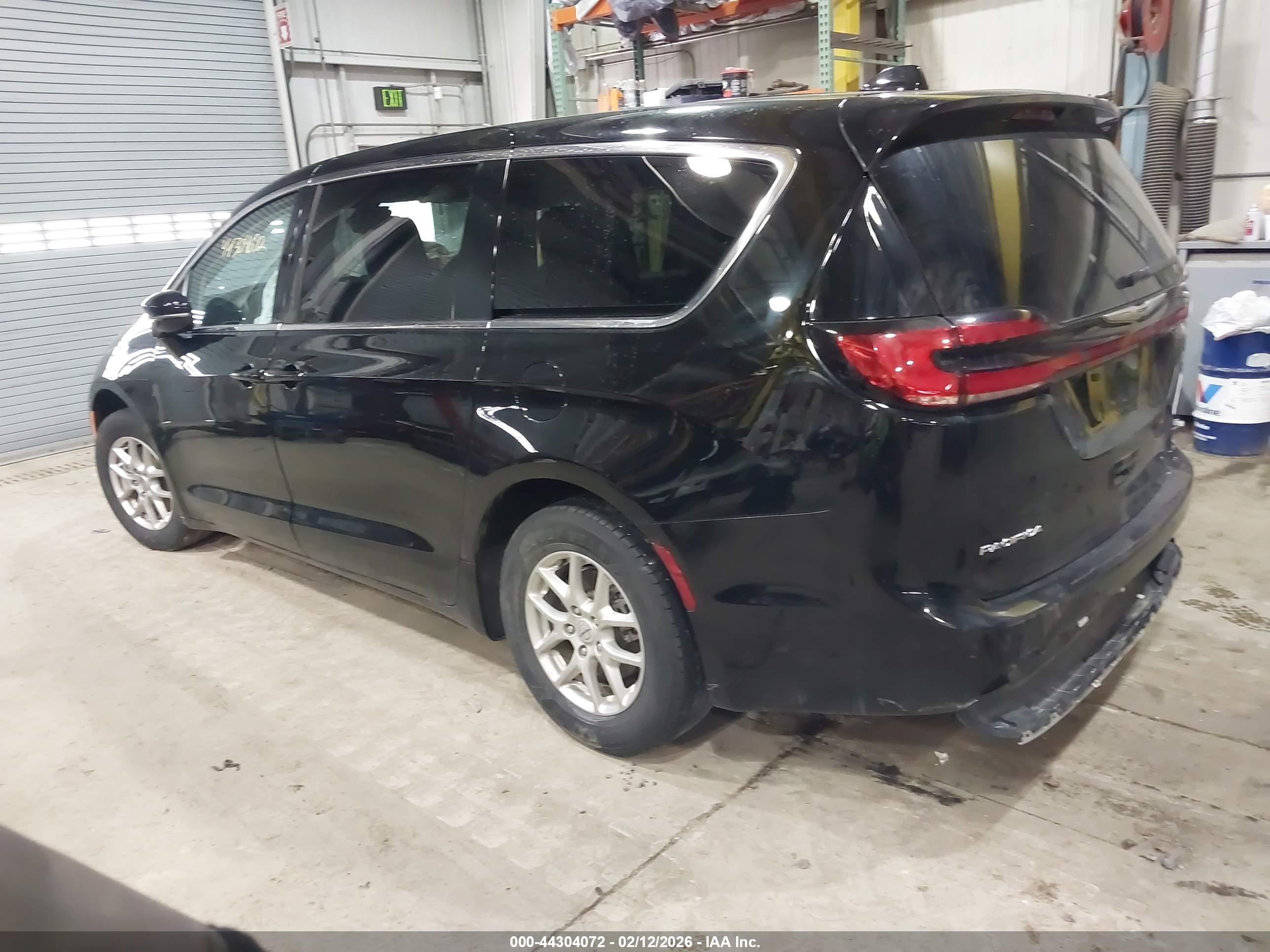 CHRYSLER PACIFICA image 3