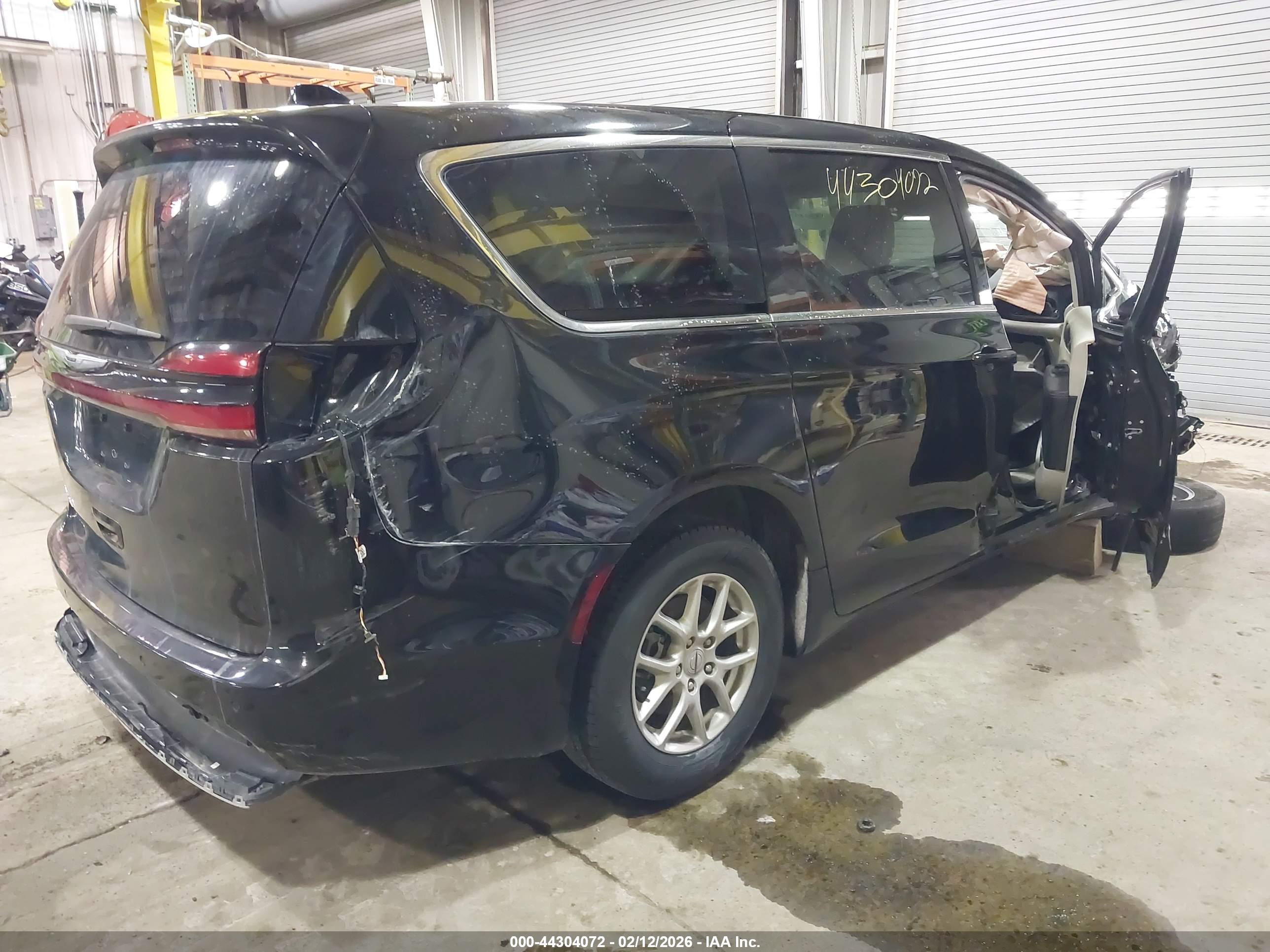 CHRYSLER PACIFICA image 4