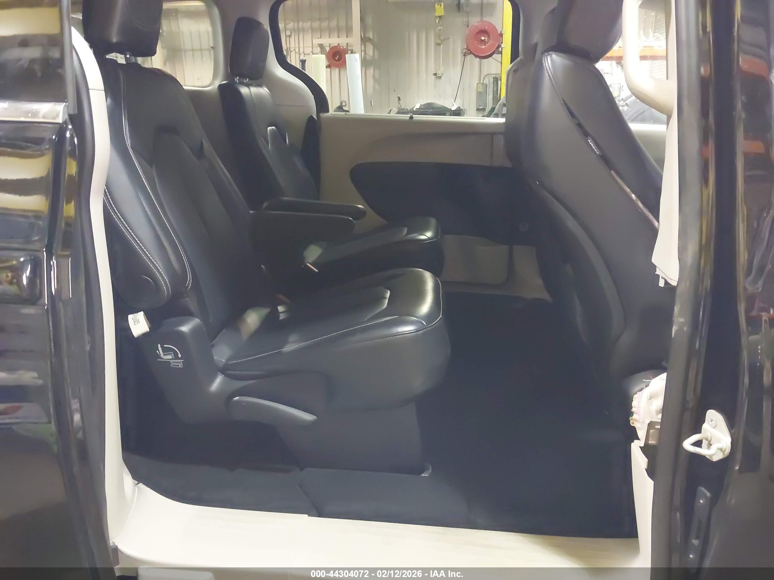 CHRYSLER PACIFICA image 8