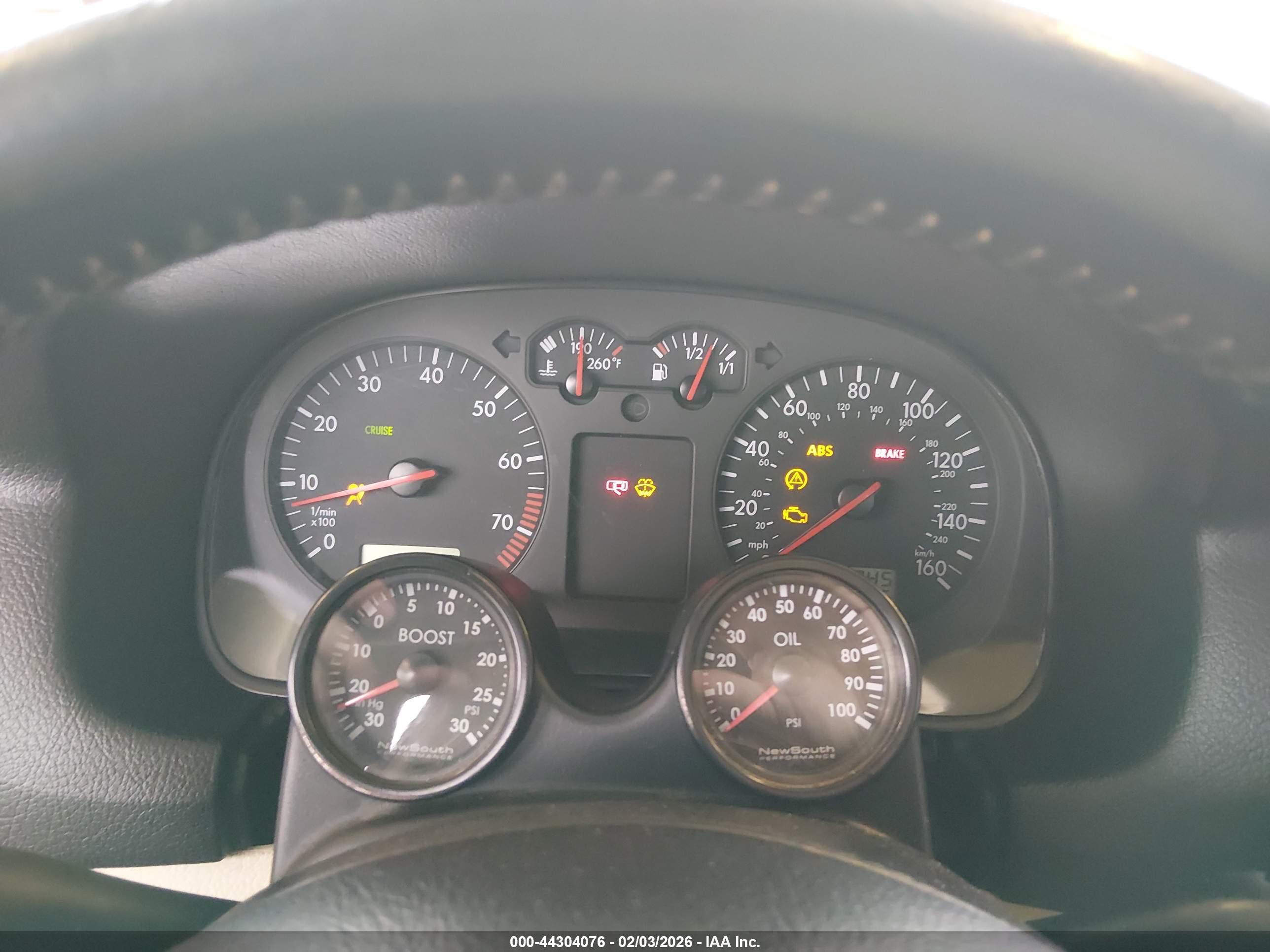 VOLKSWAGEN GTI image 7