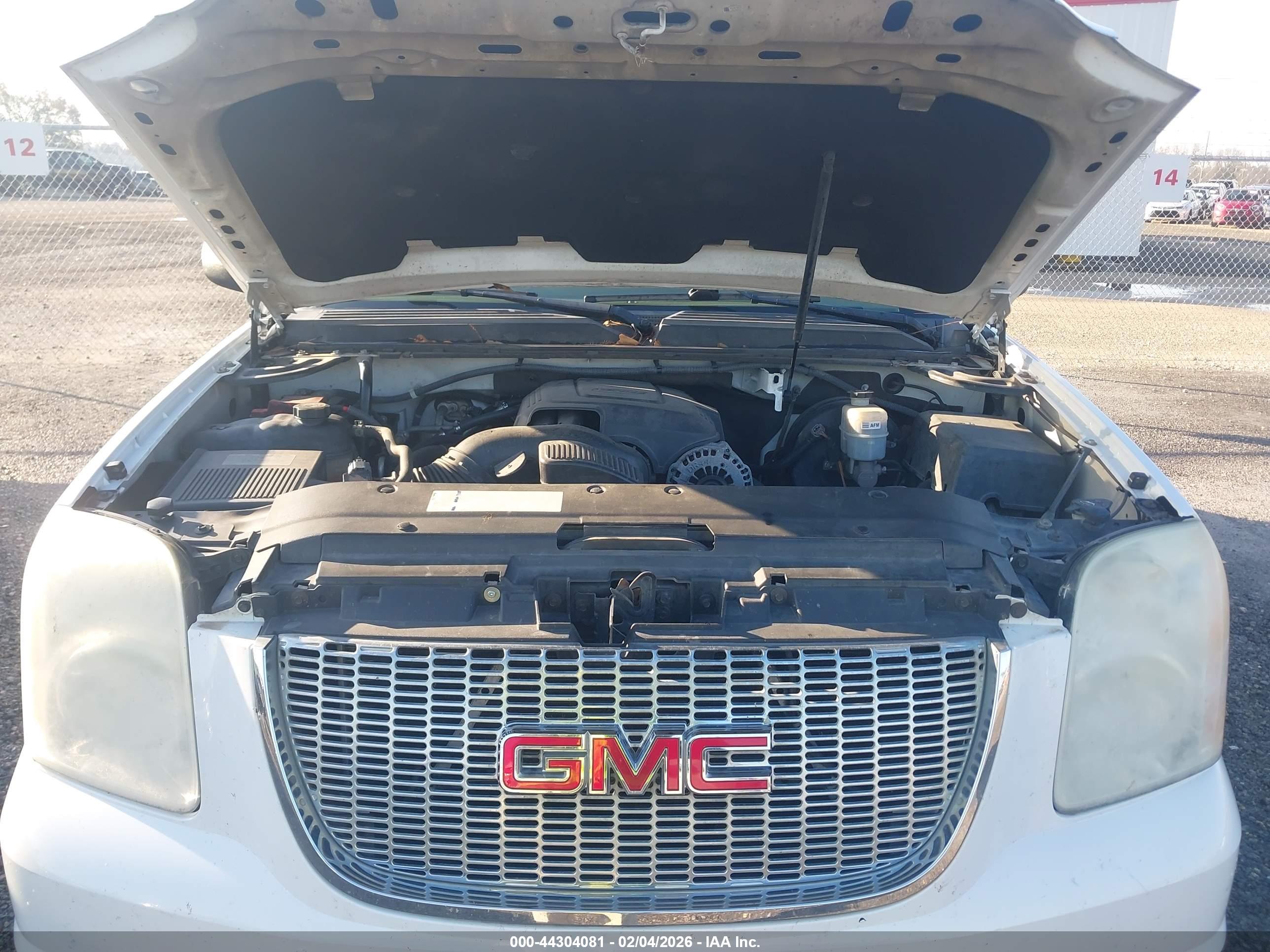 GMC YUKON image 10