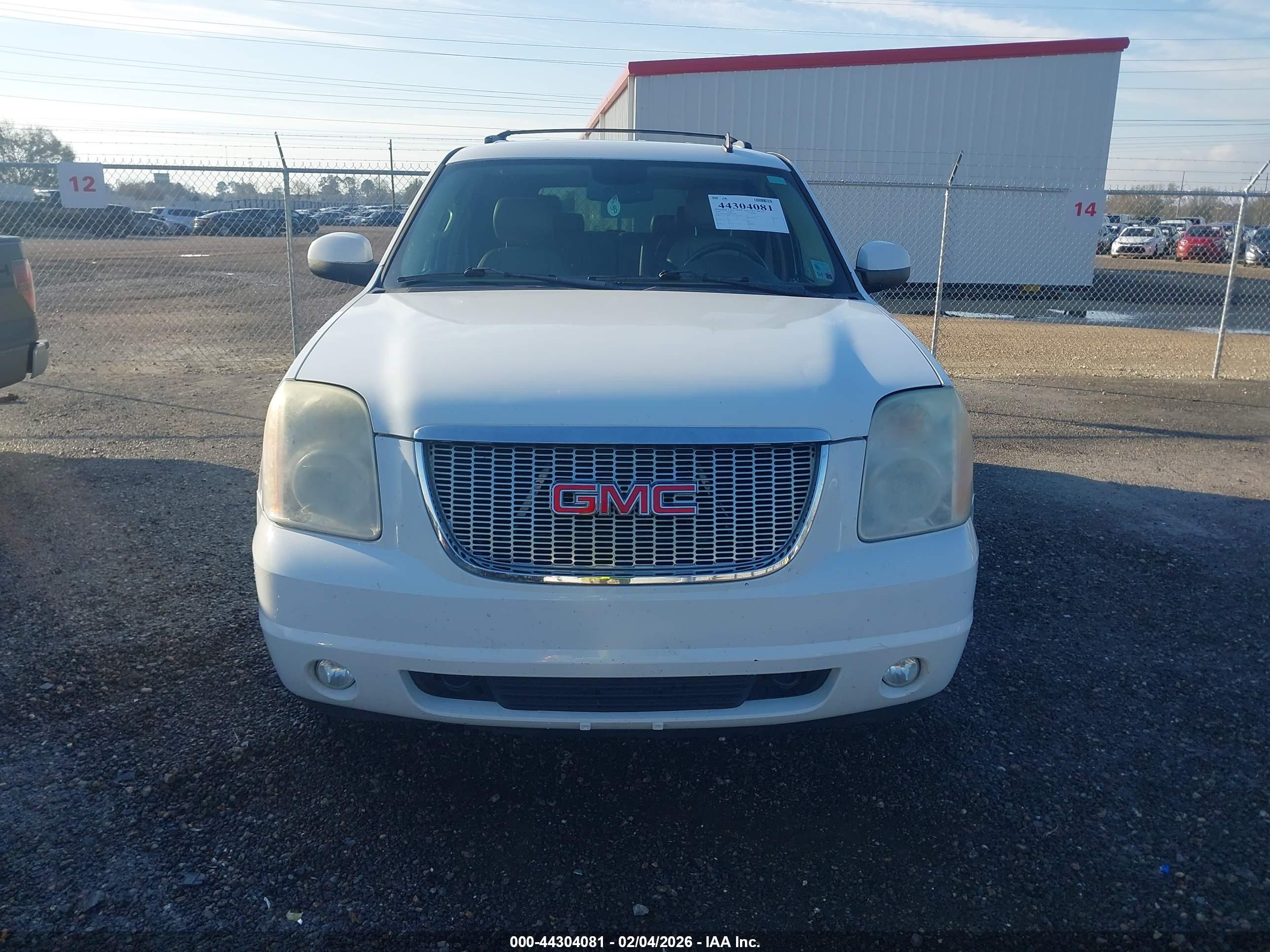 GMC YUKON image 6
