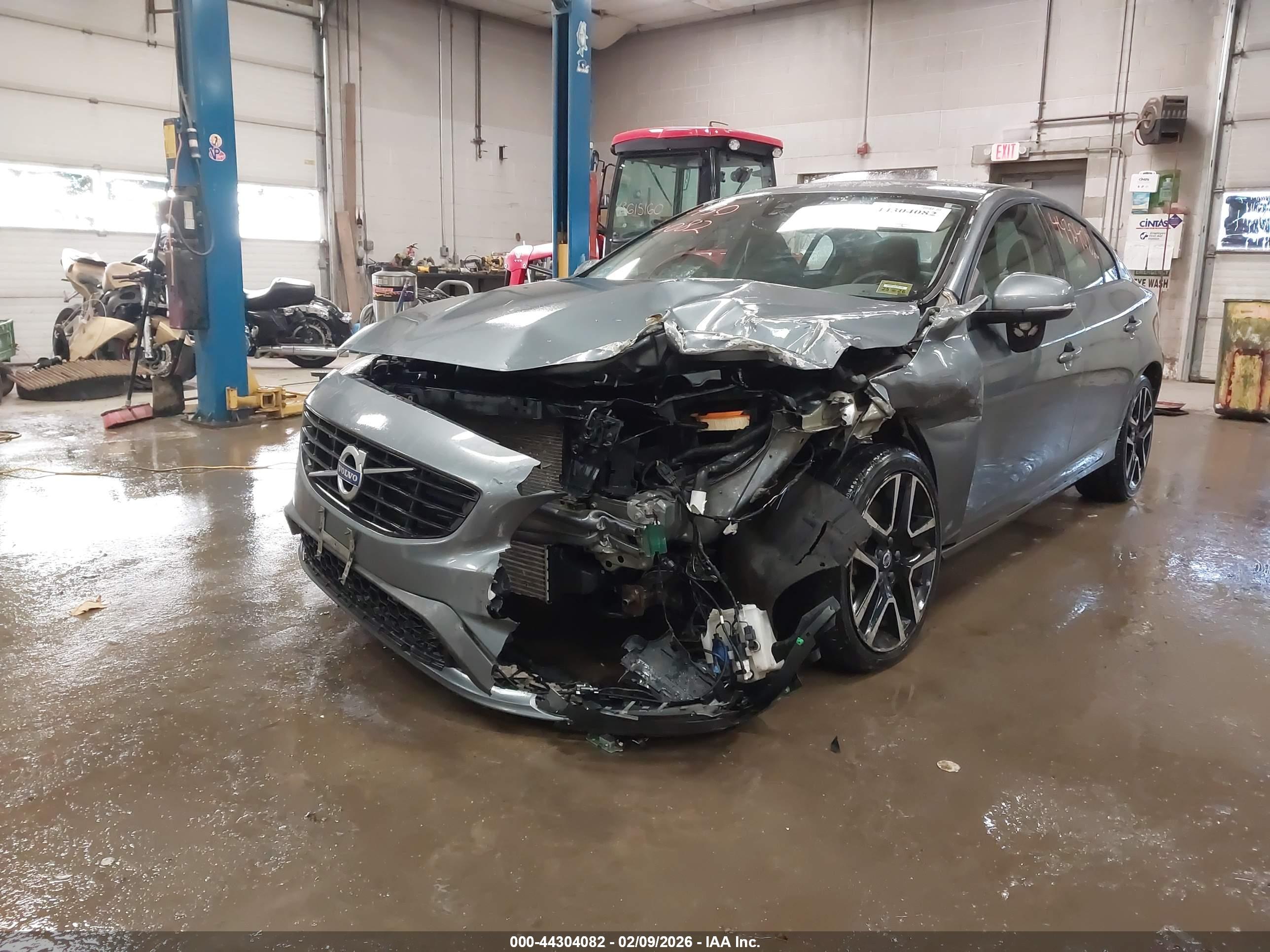 VOLVO S60 image 2