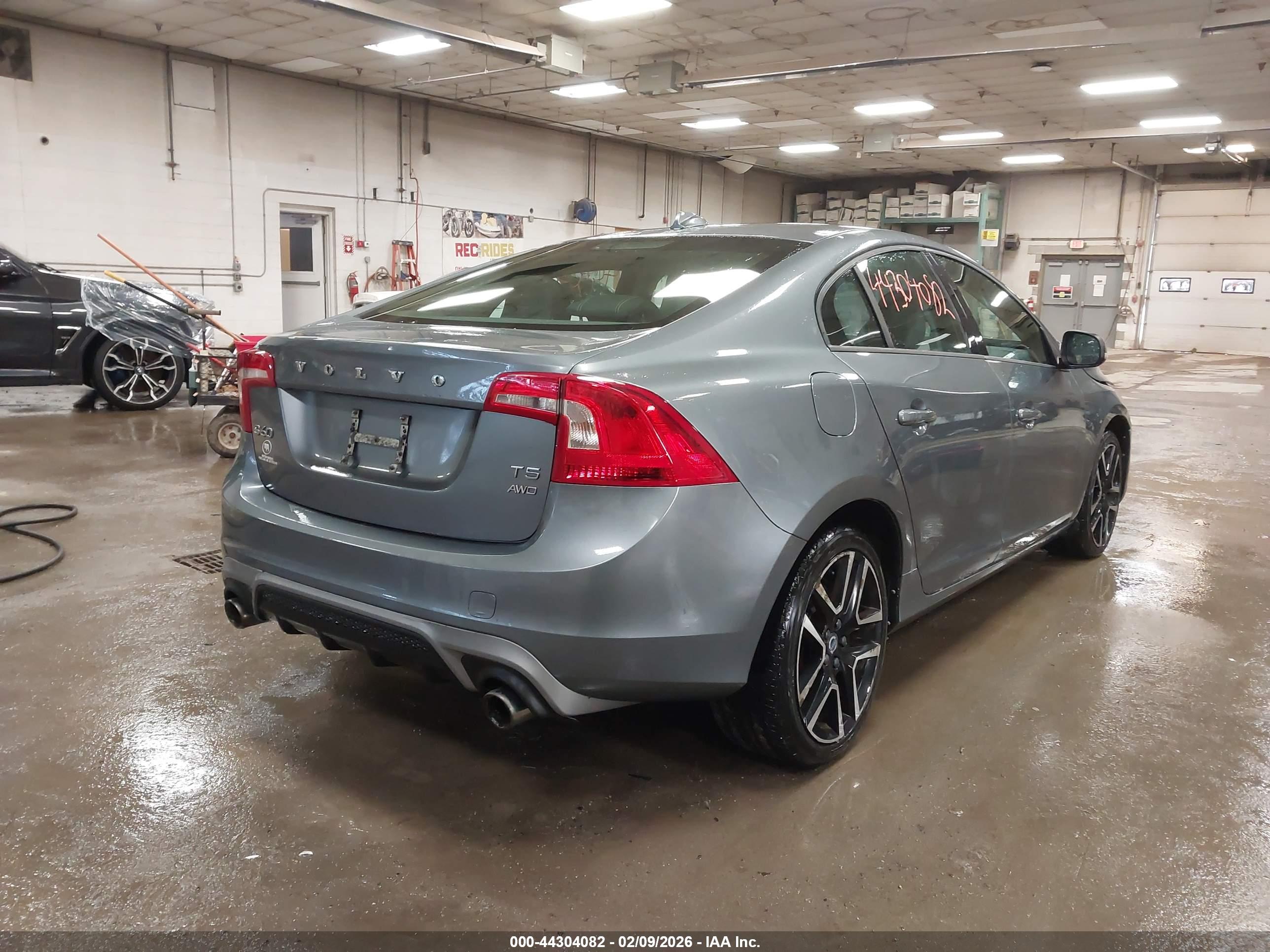 VOLVO S60 image 4