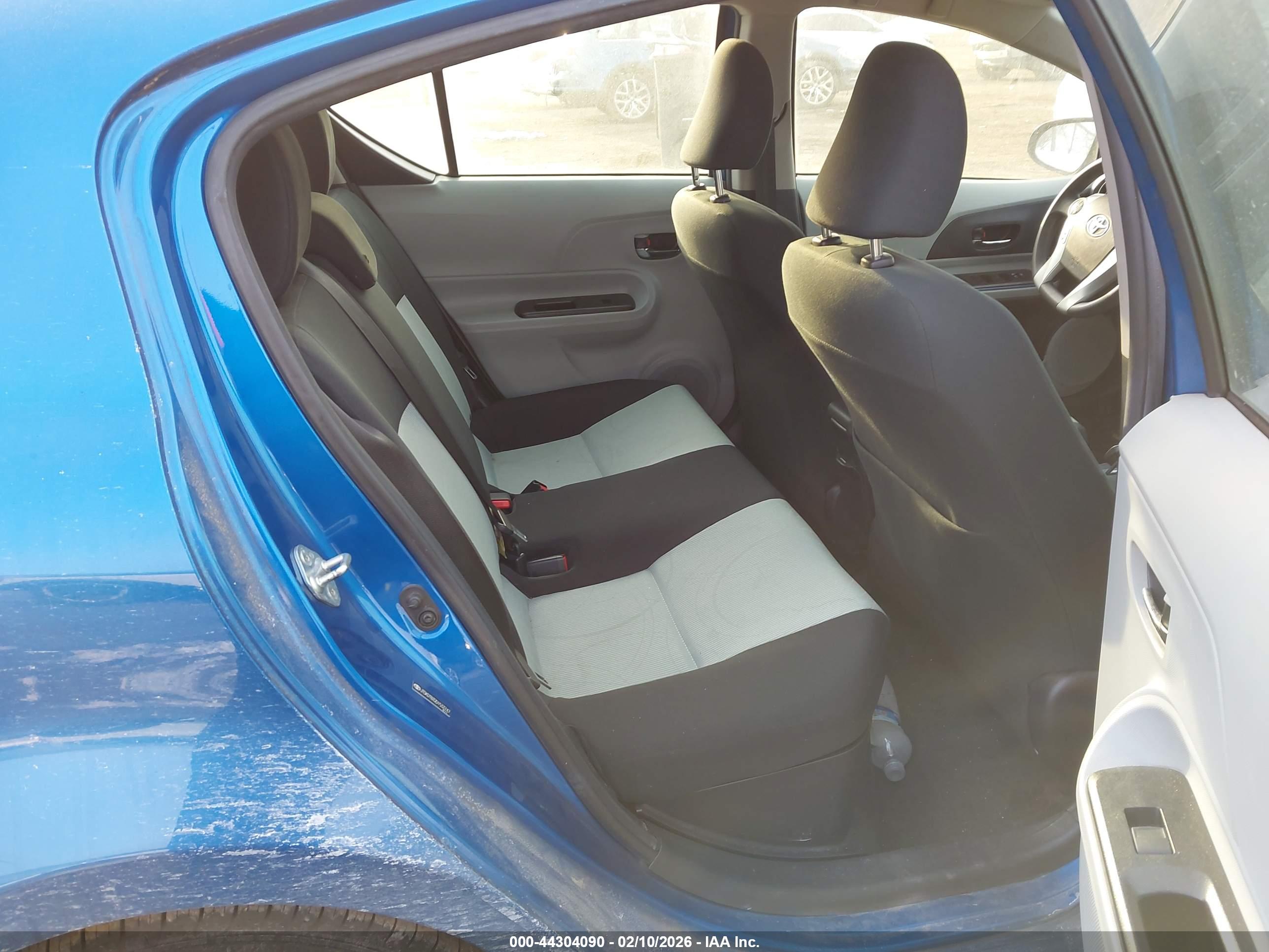 TOYOTA PRIUS image 8