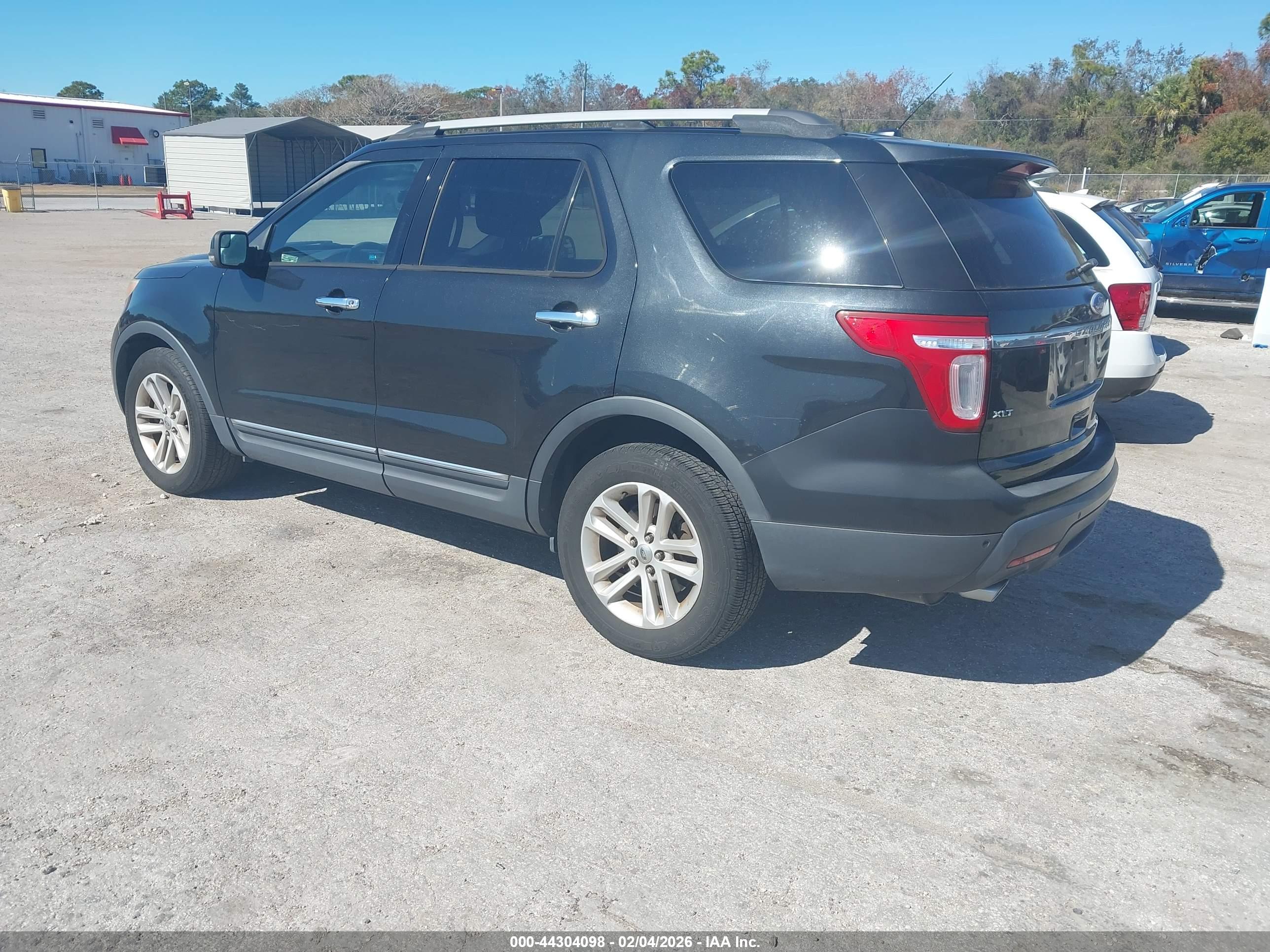 FORD EXPLORER image 3