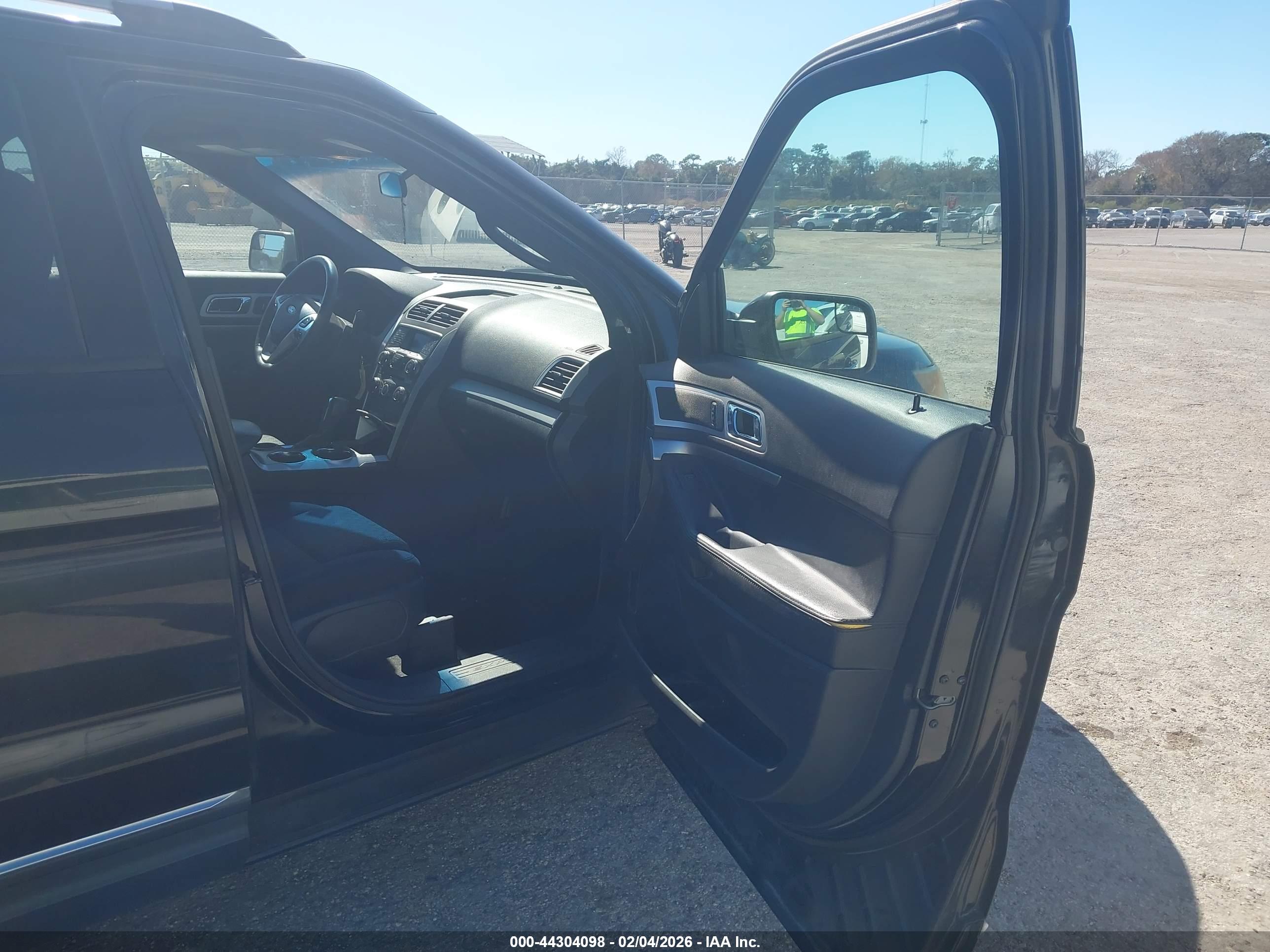 FORD EXPLORER image 5