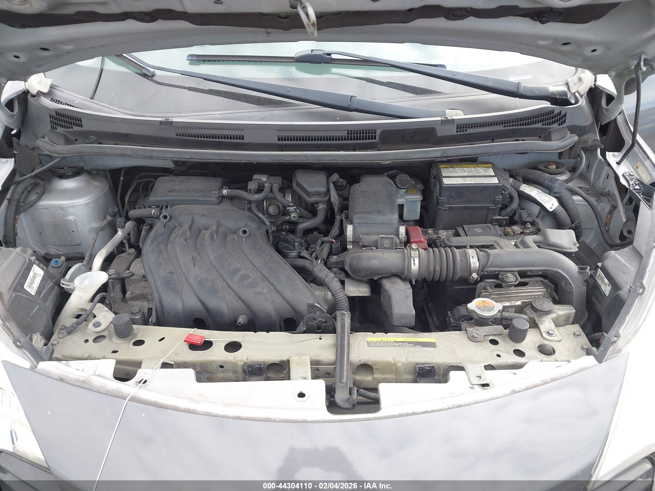 NISSAN VERSA image 10