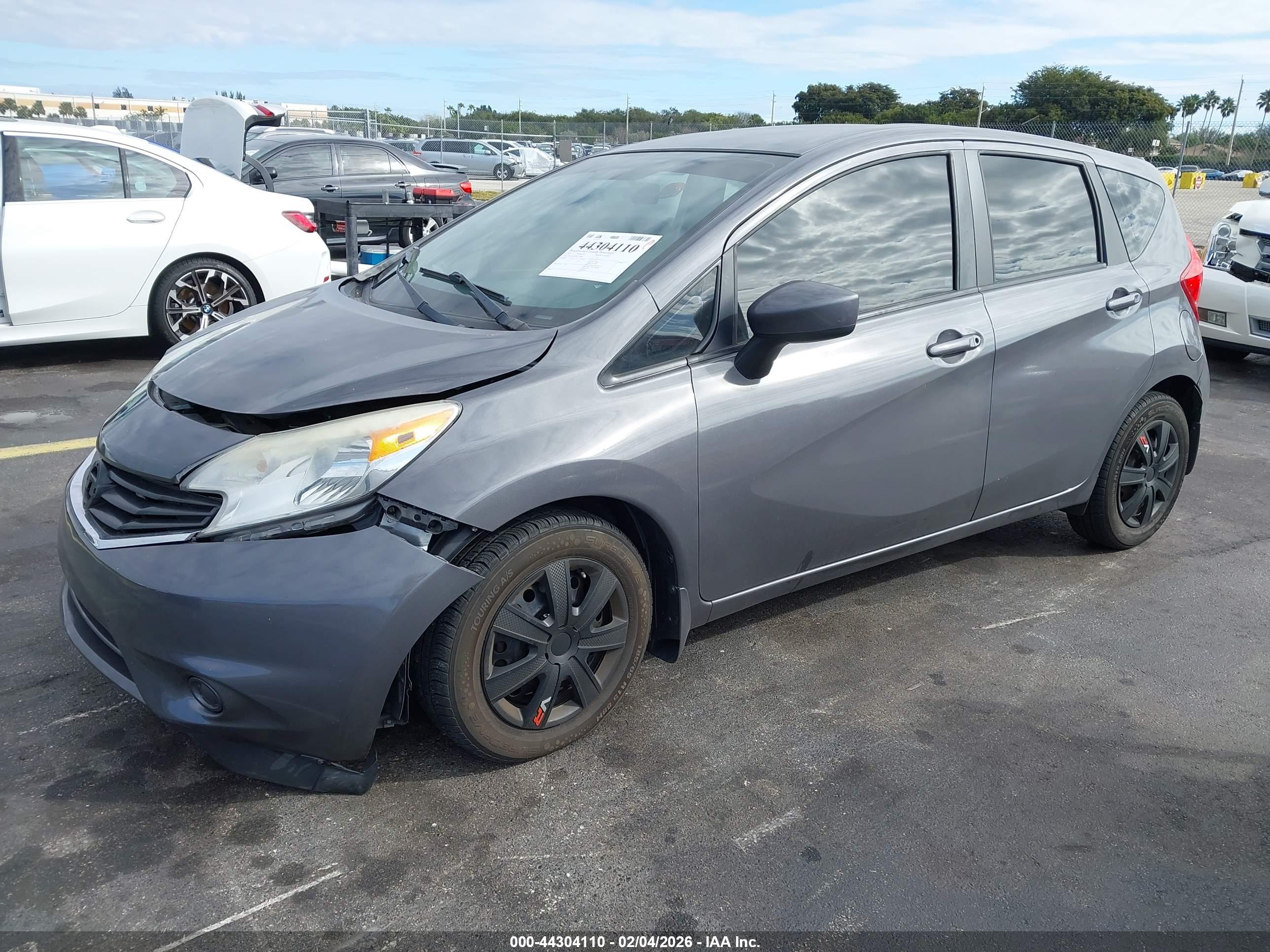 NISSAN VERSA image 2