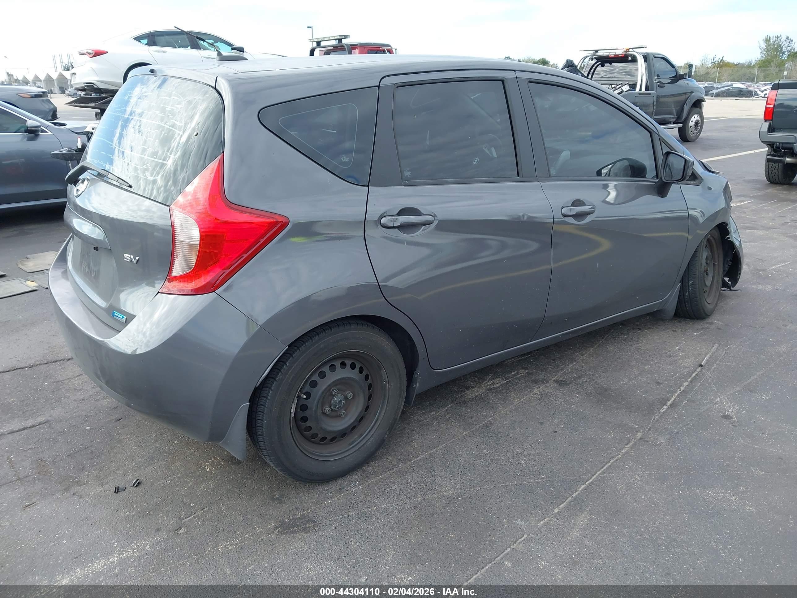 NISSAN VERSA image 4