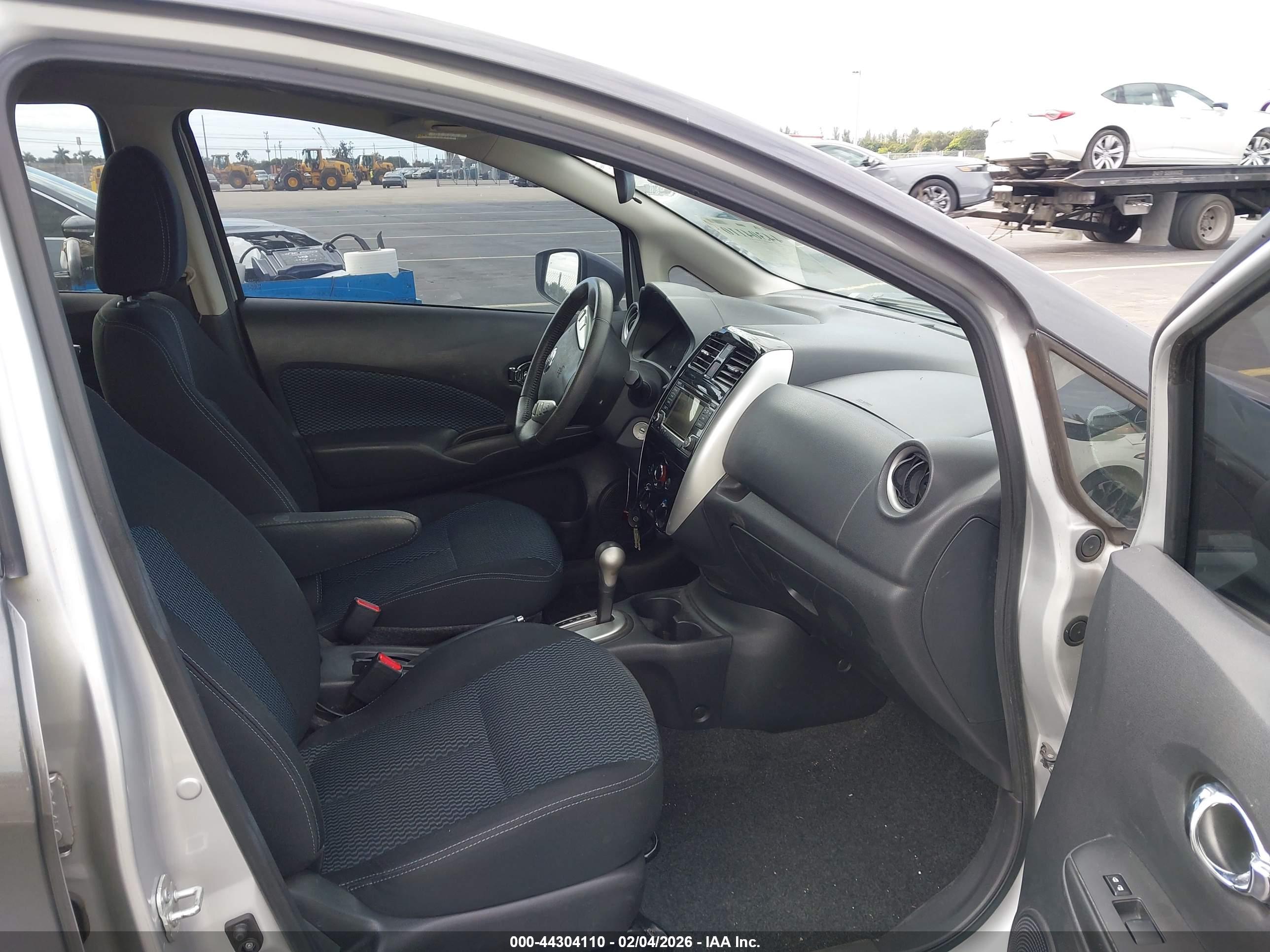 NISSAN VERSA image 5