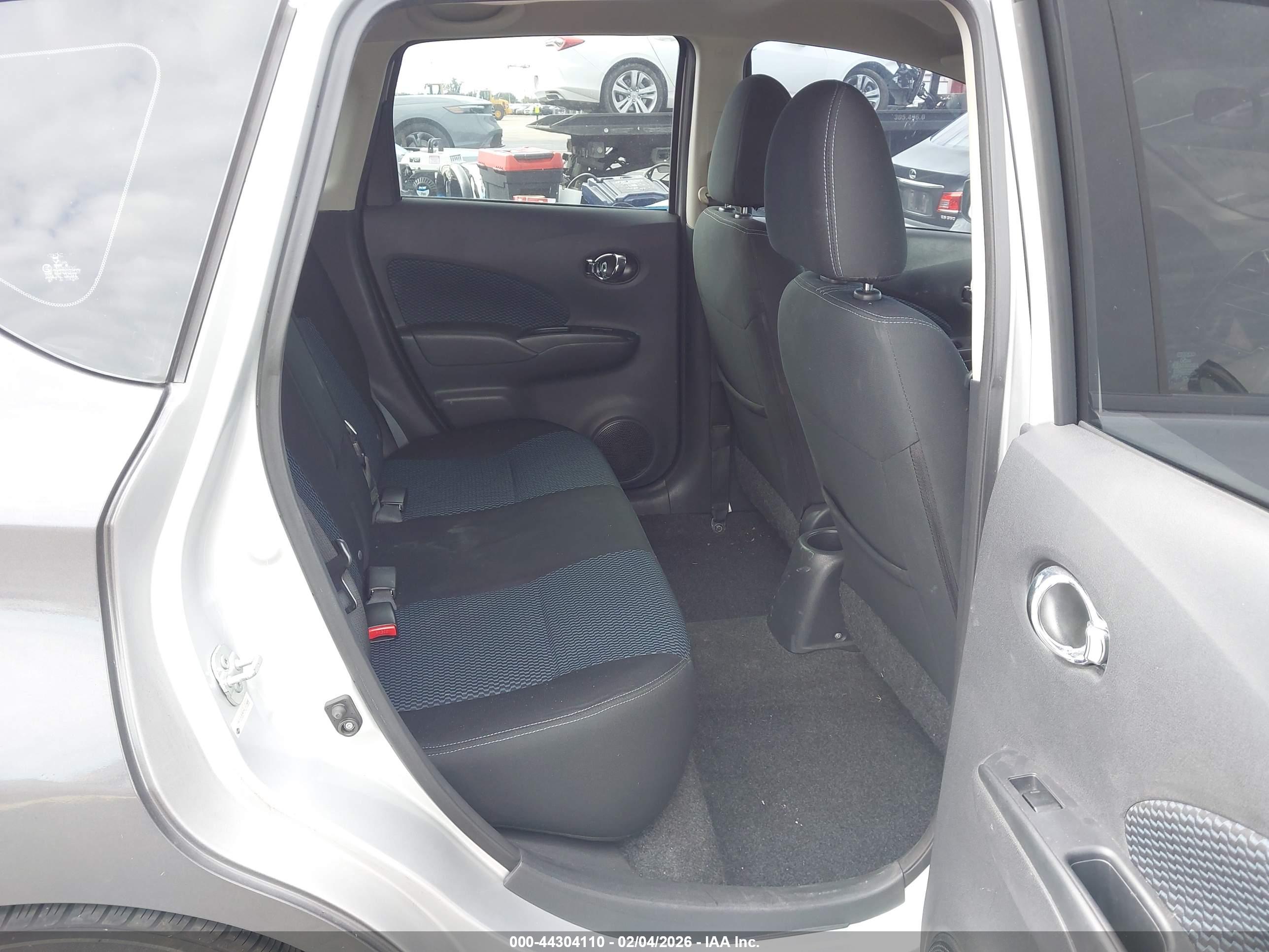 NISSAN VERSA image 8