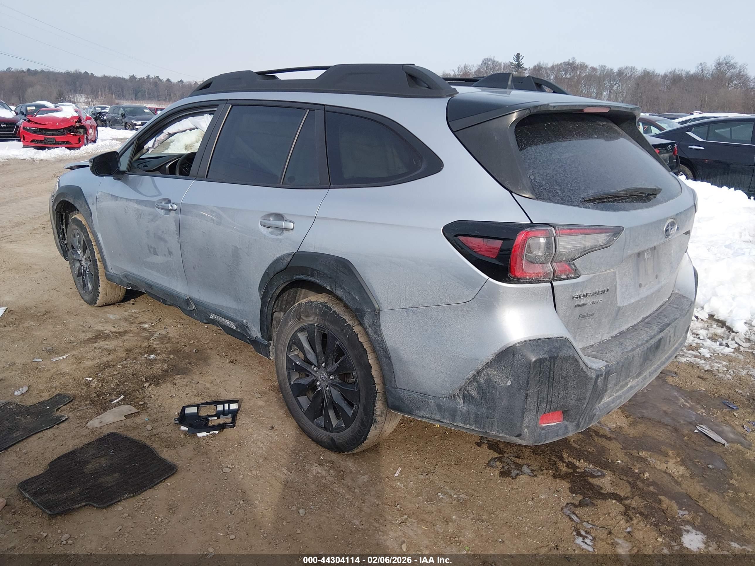 SUBARU OUTBACK image 3