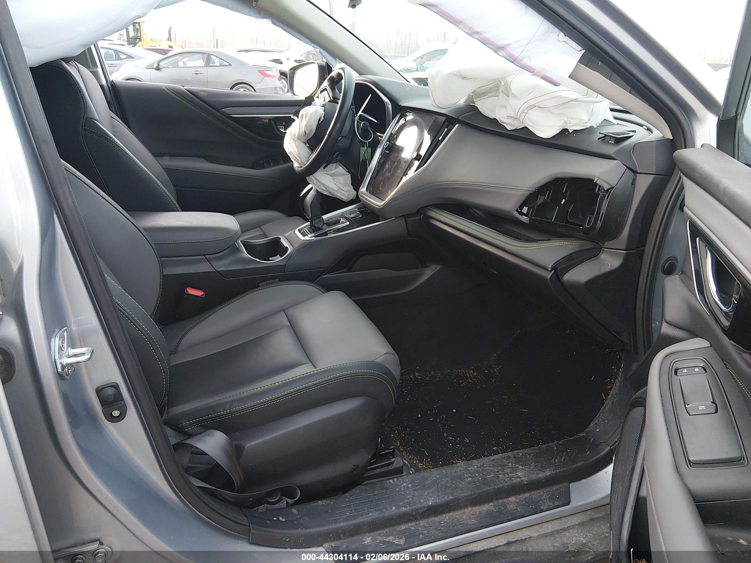 SUBARU OUTBACK image 5