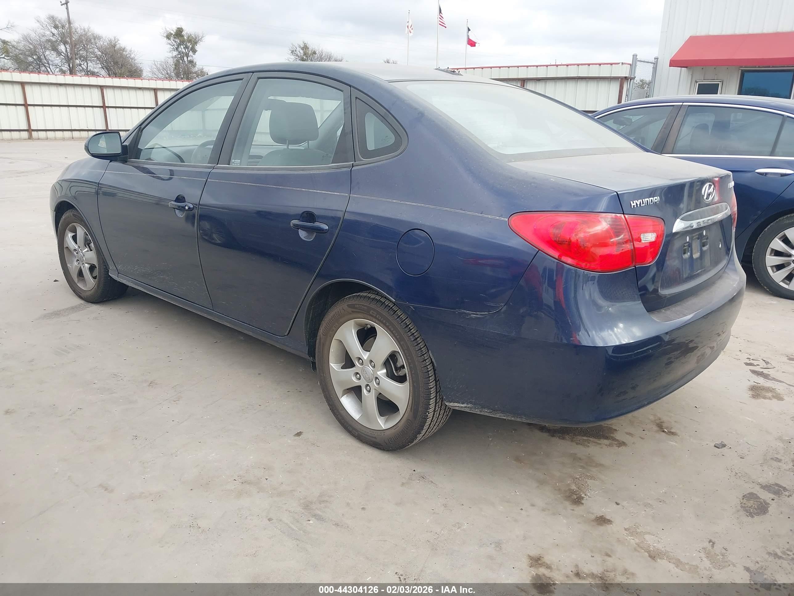 HYUNDAI ELANTRA image 3
