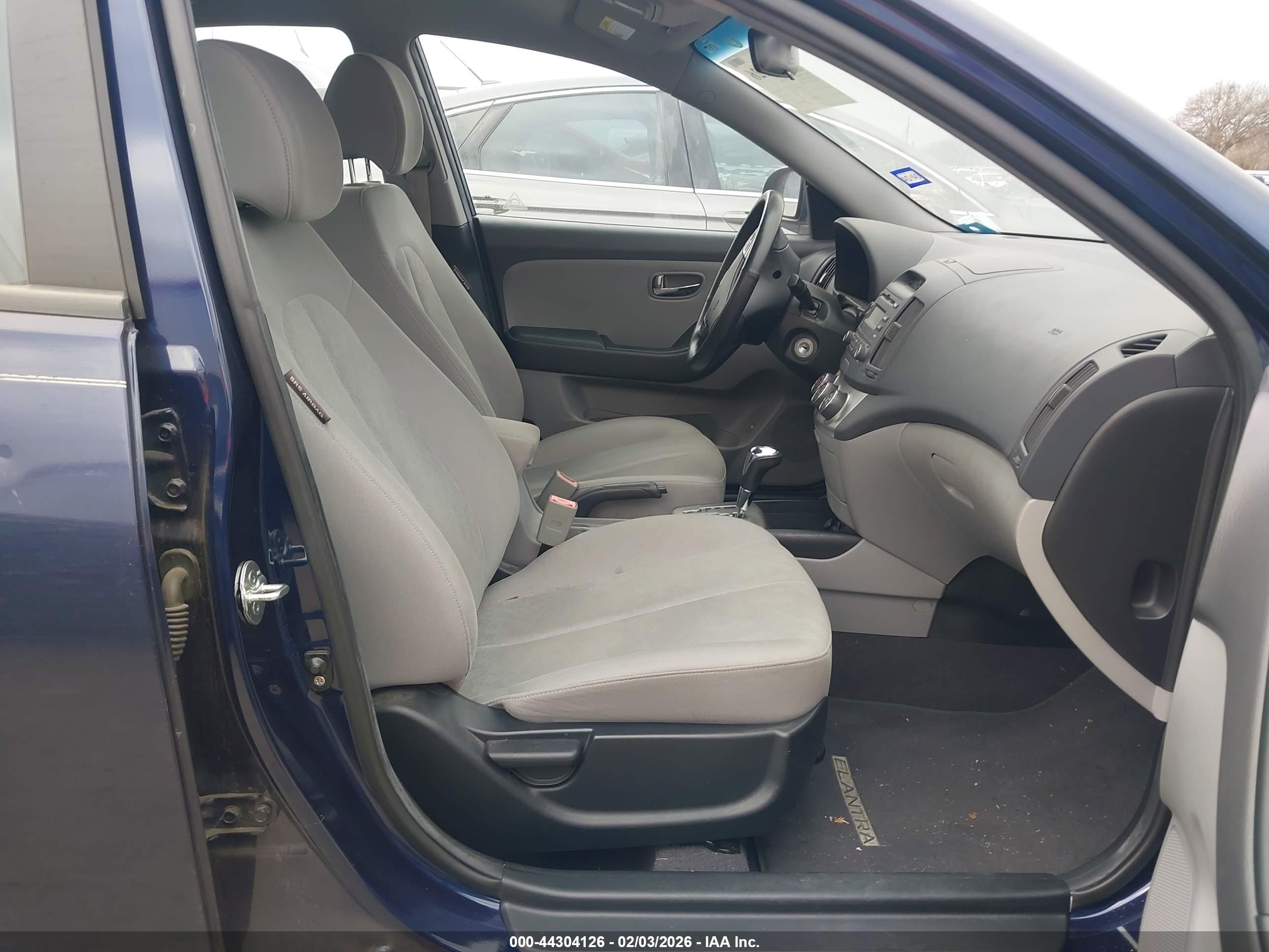 HYUNDAI ELANTRA image 5