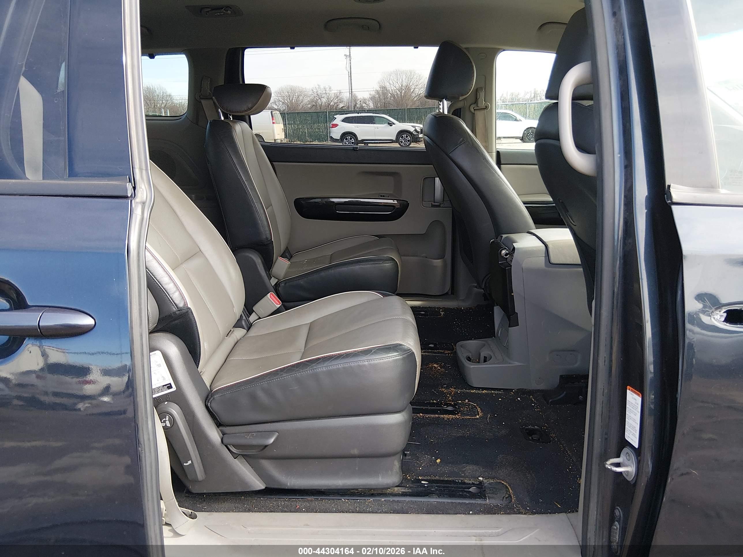 KIA SEDONA image 8