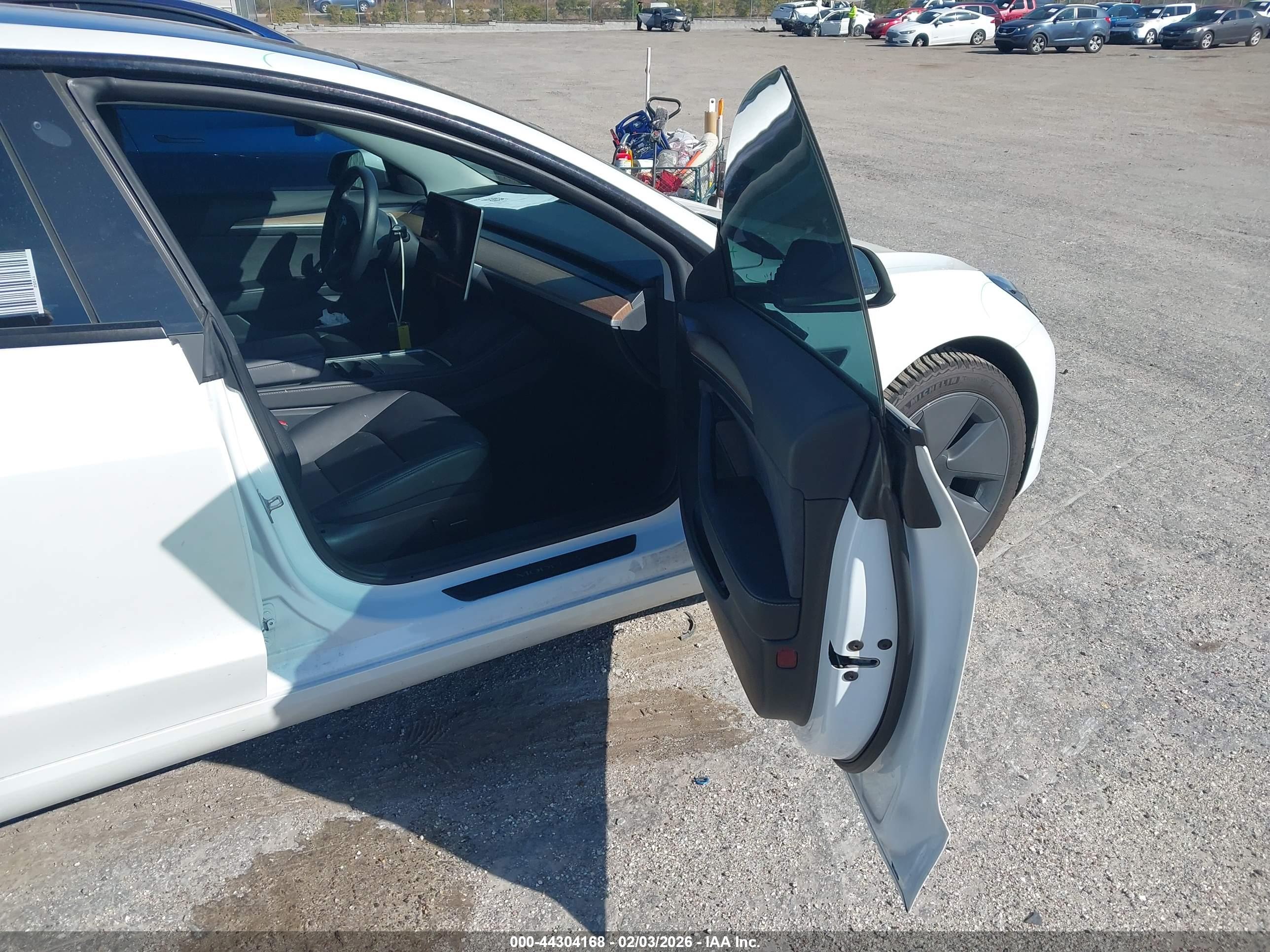 TESLA MODEL image 5