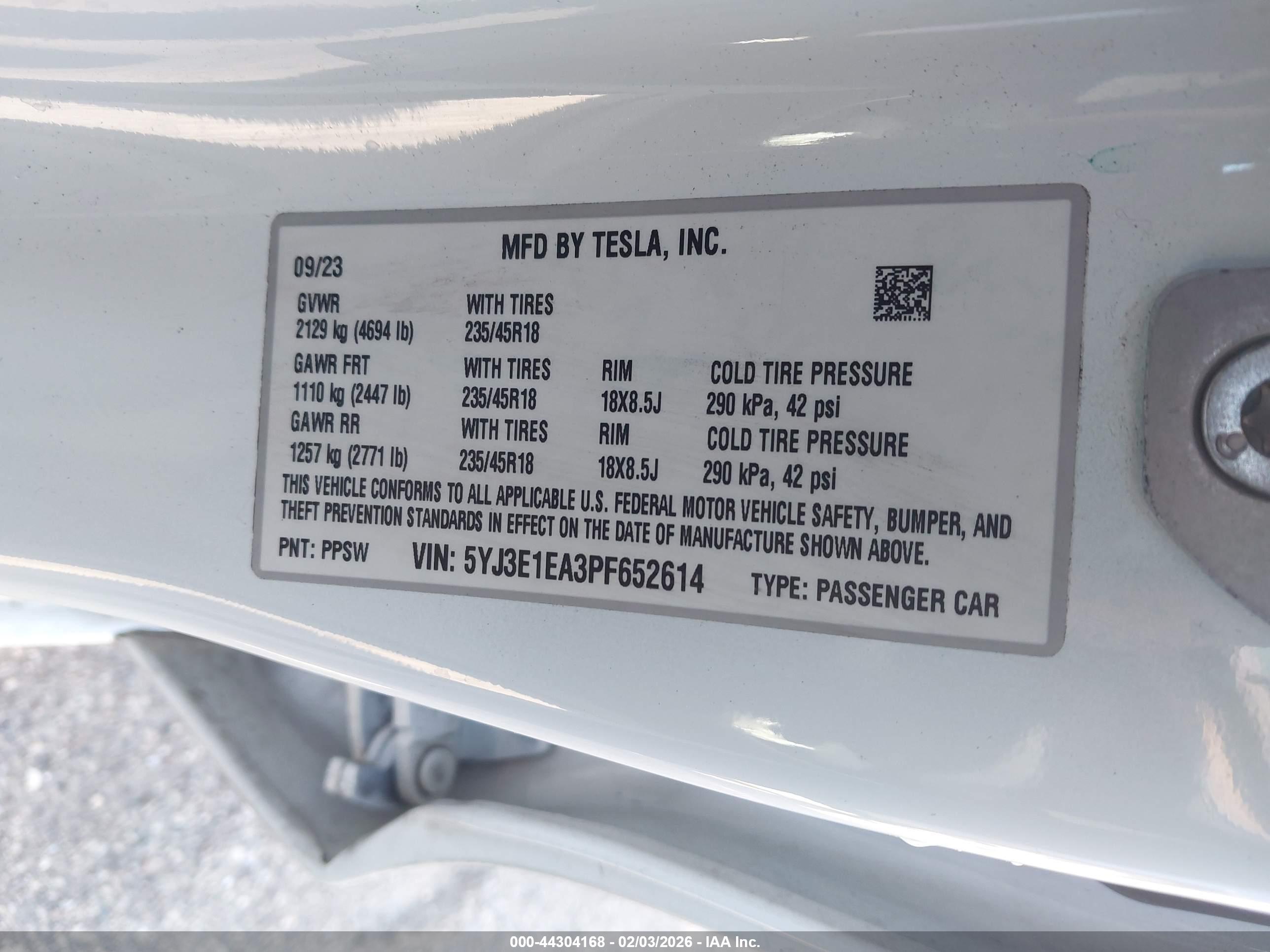 TESLA MODEL image 9
