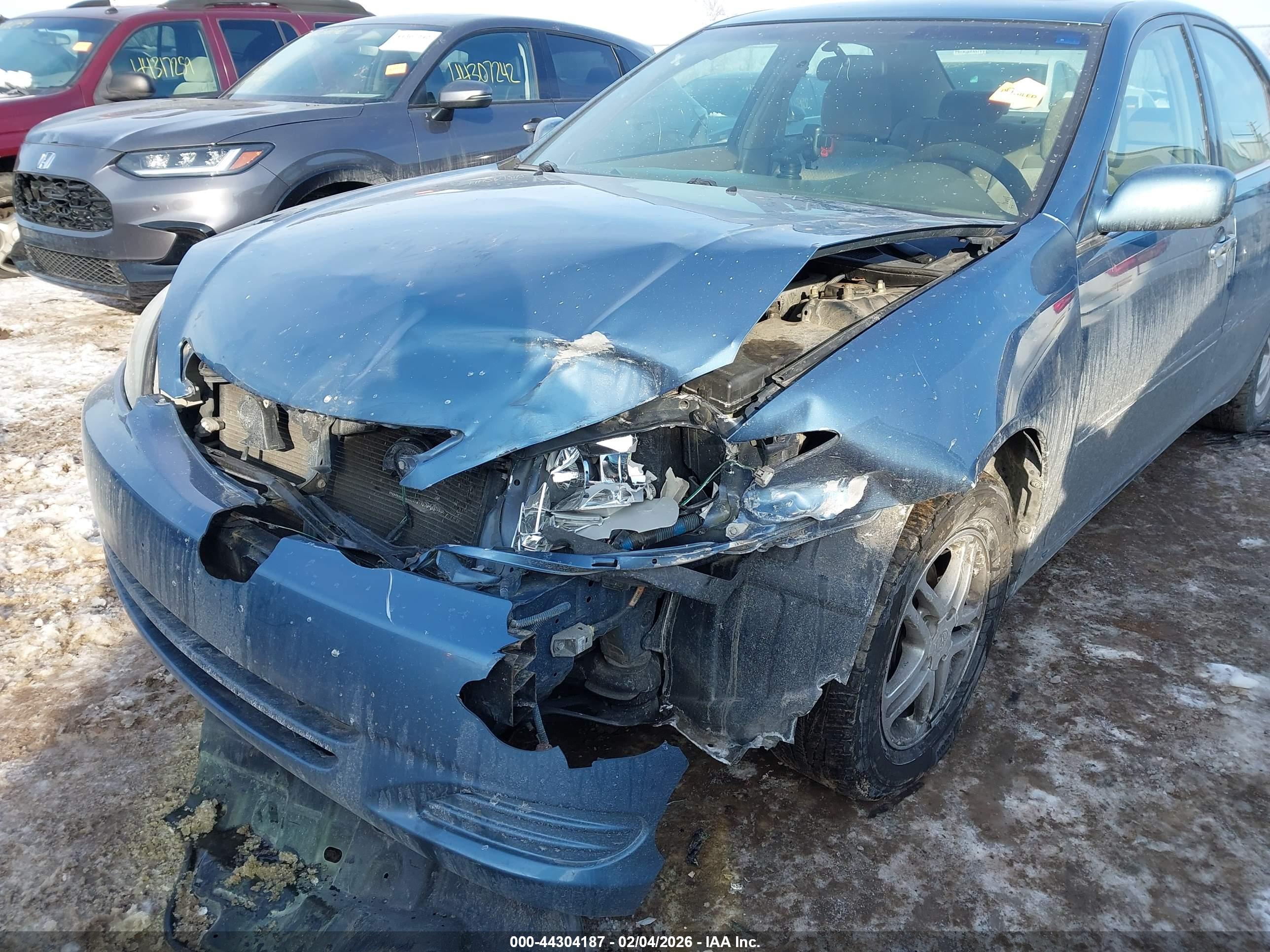 TOYOTA CAMRY image 6