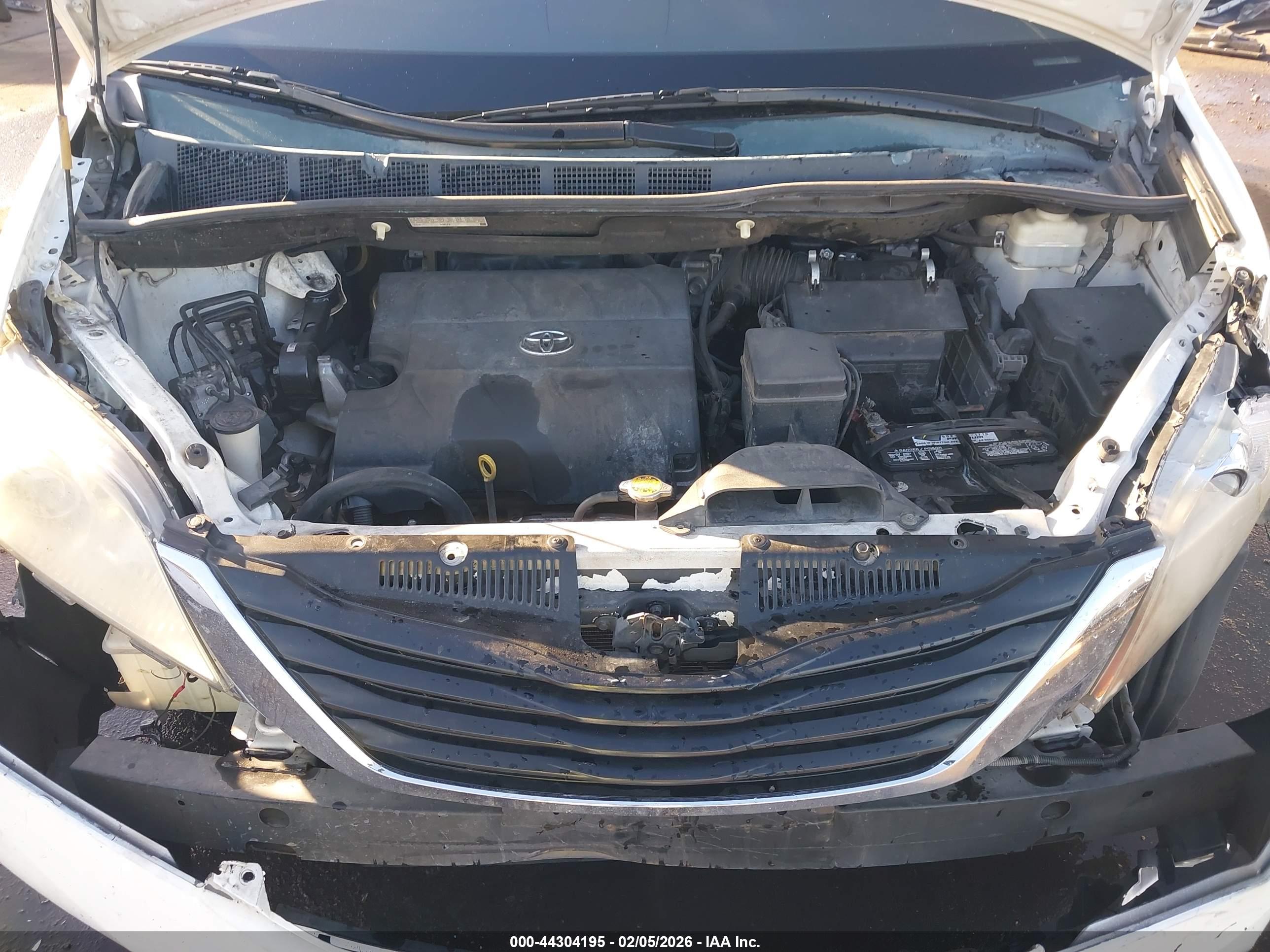 TOYOTA SIENNA image 10