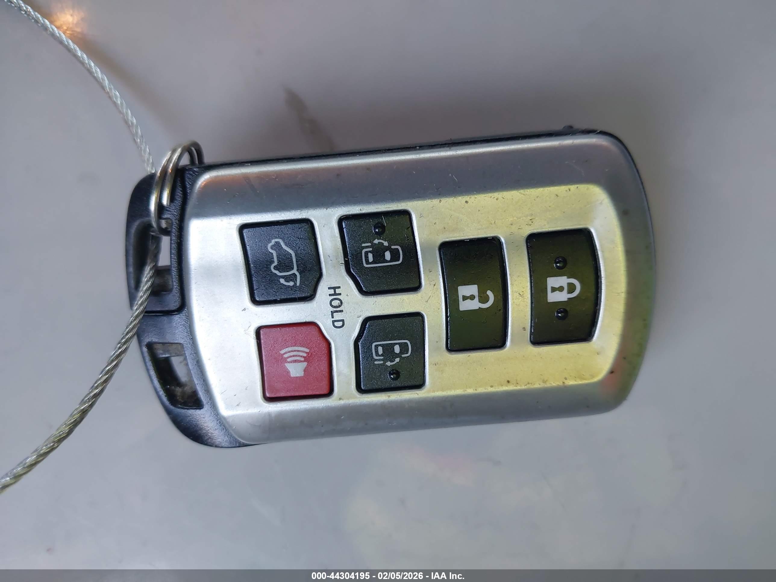 TOYOTA SIENNA image 11