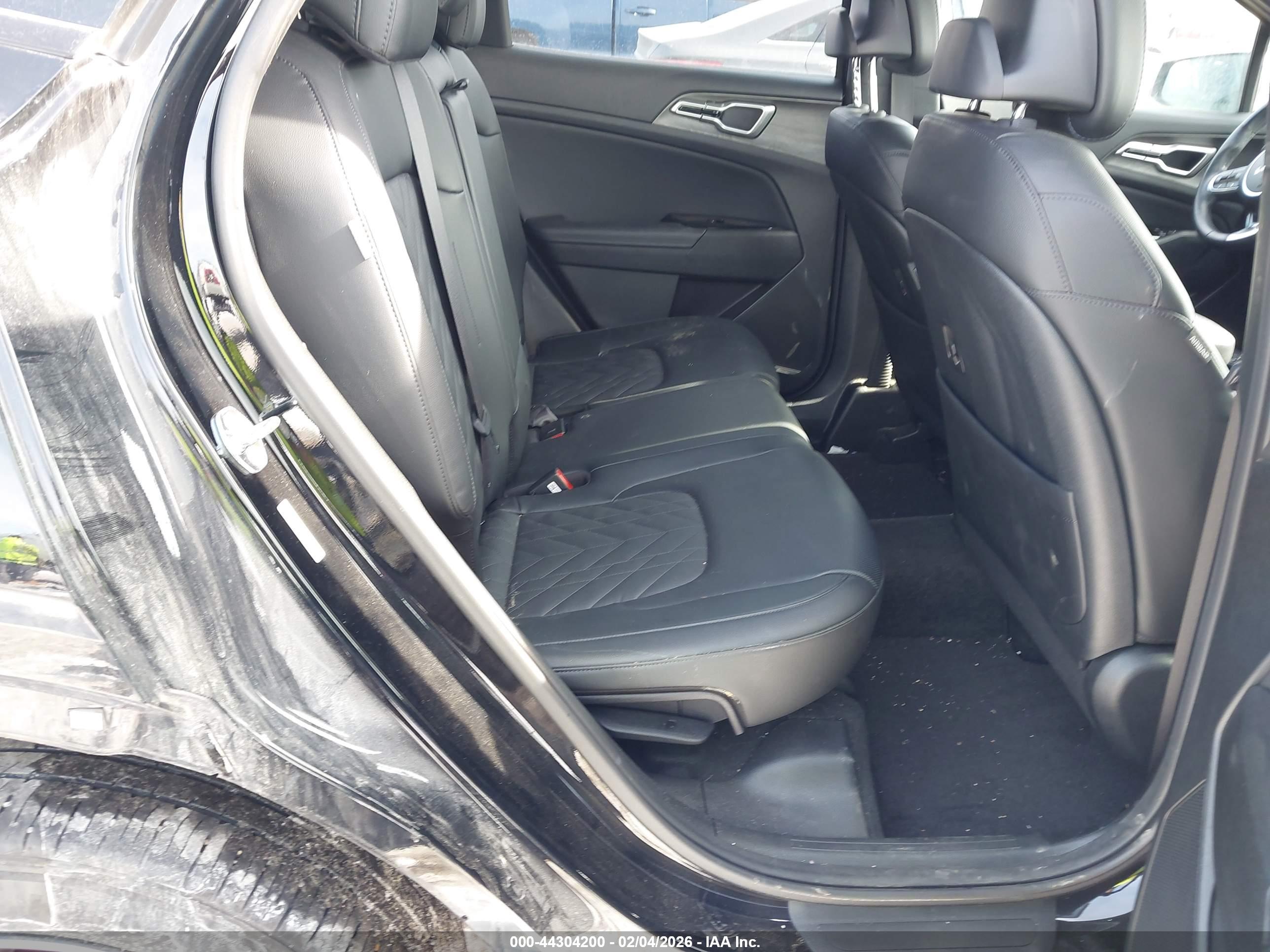 KIA SPORTAGE image 8