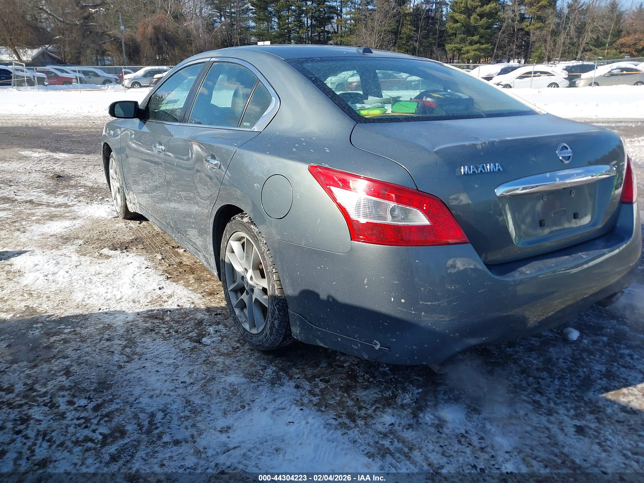 NISSAN MAXIMA image 3